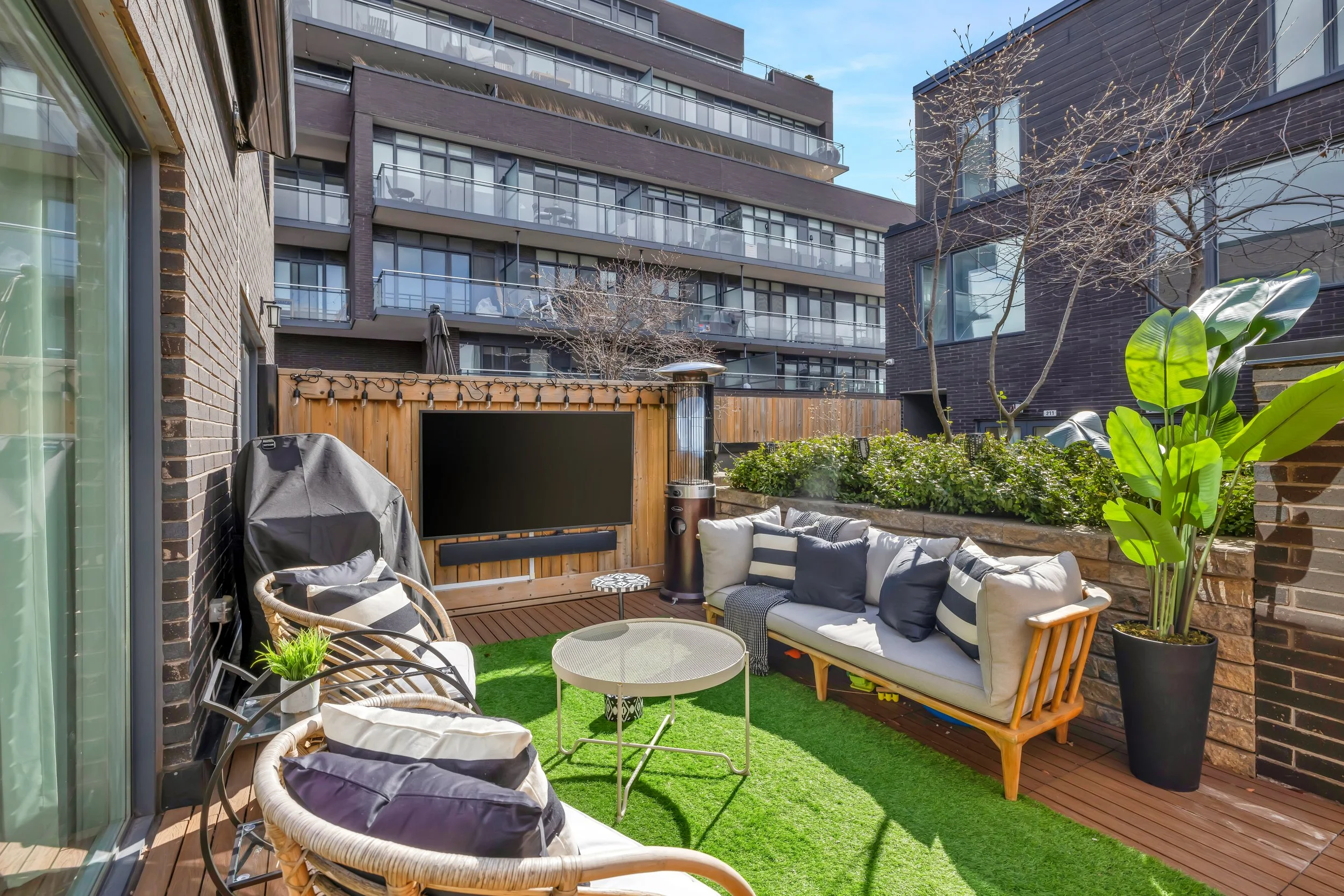 207B Manning Ave-10.jpg