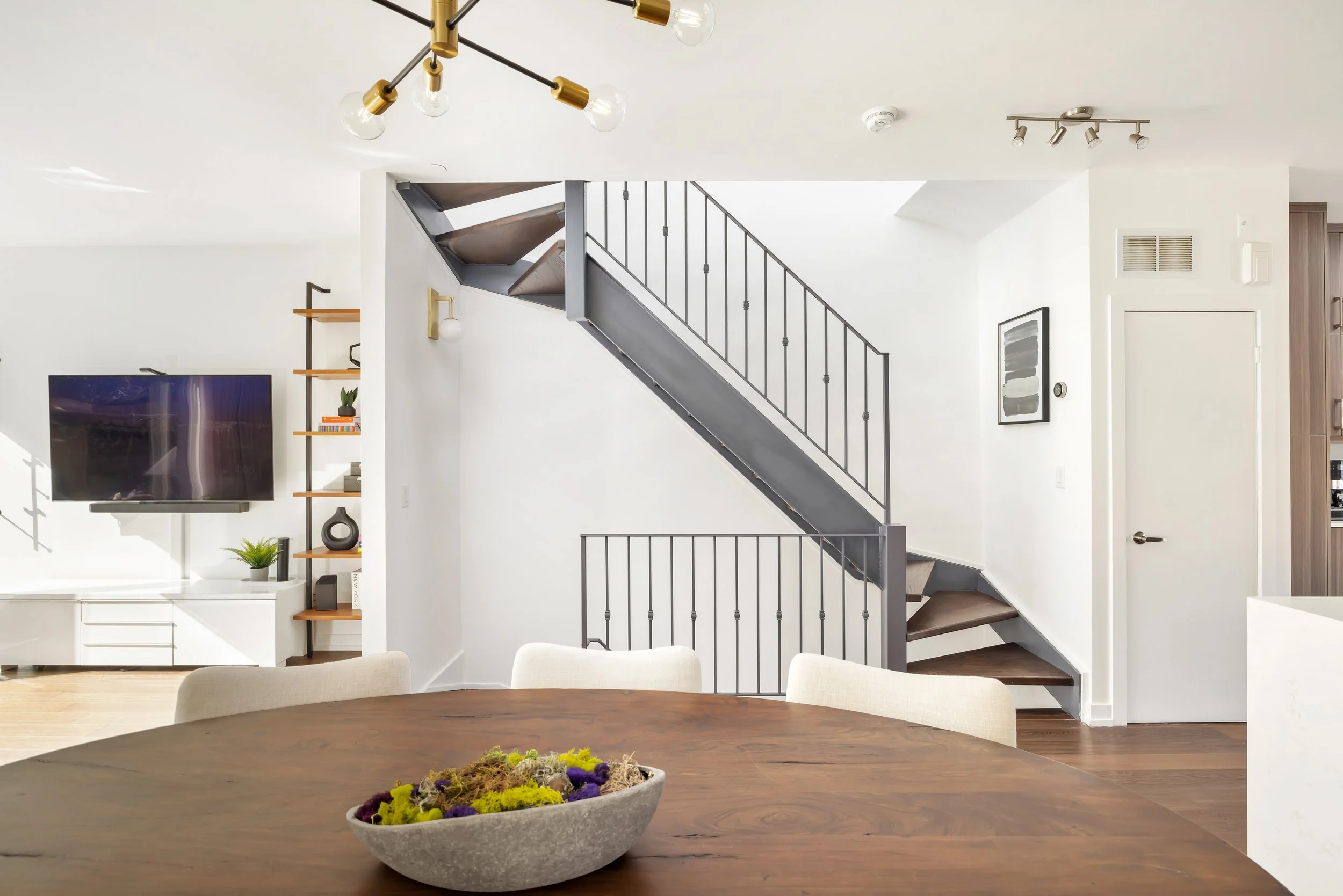 207B Manning Ave-26.jpg