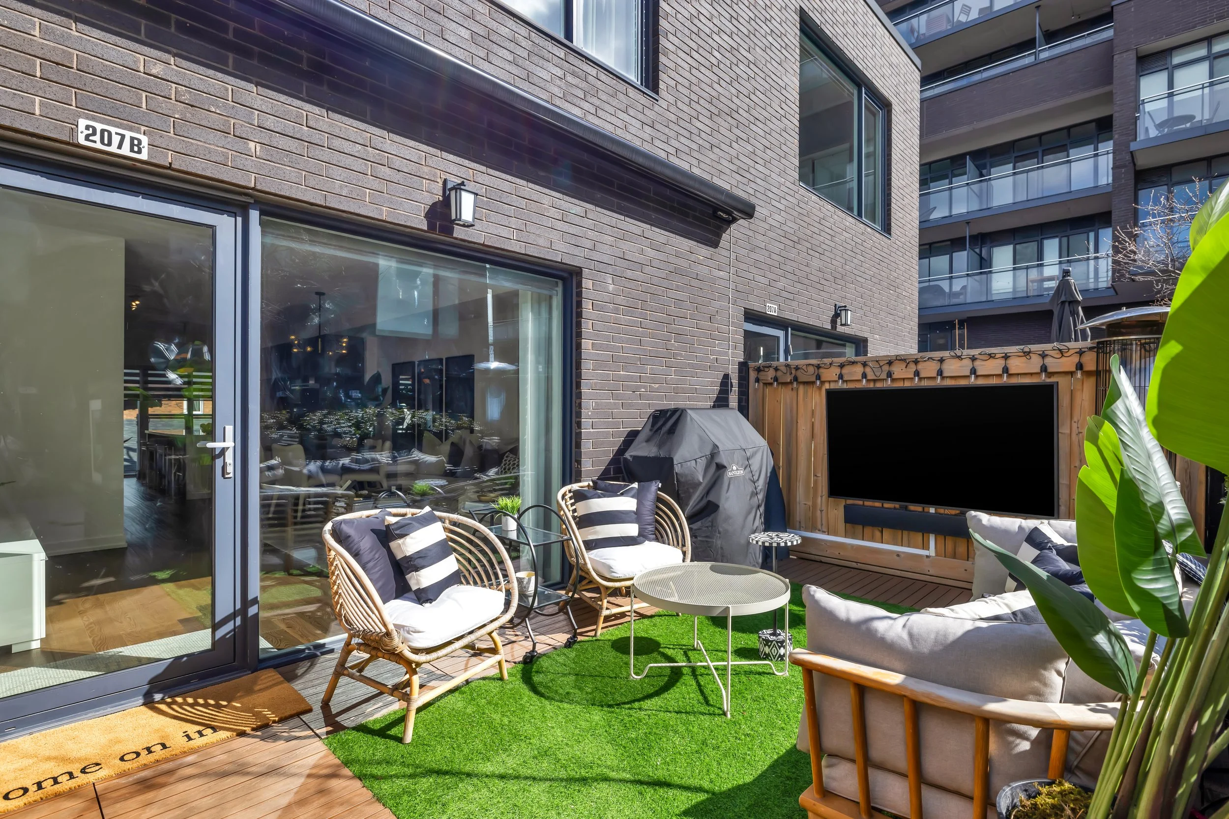 207B Manning Ave-6.jpg