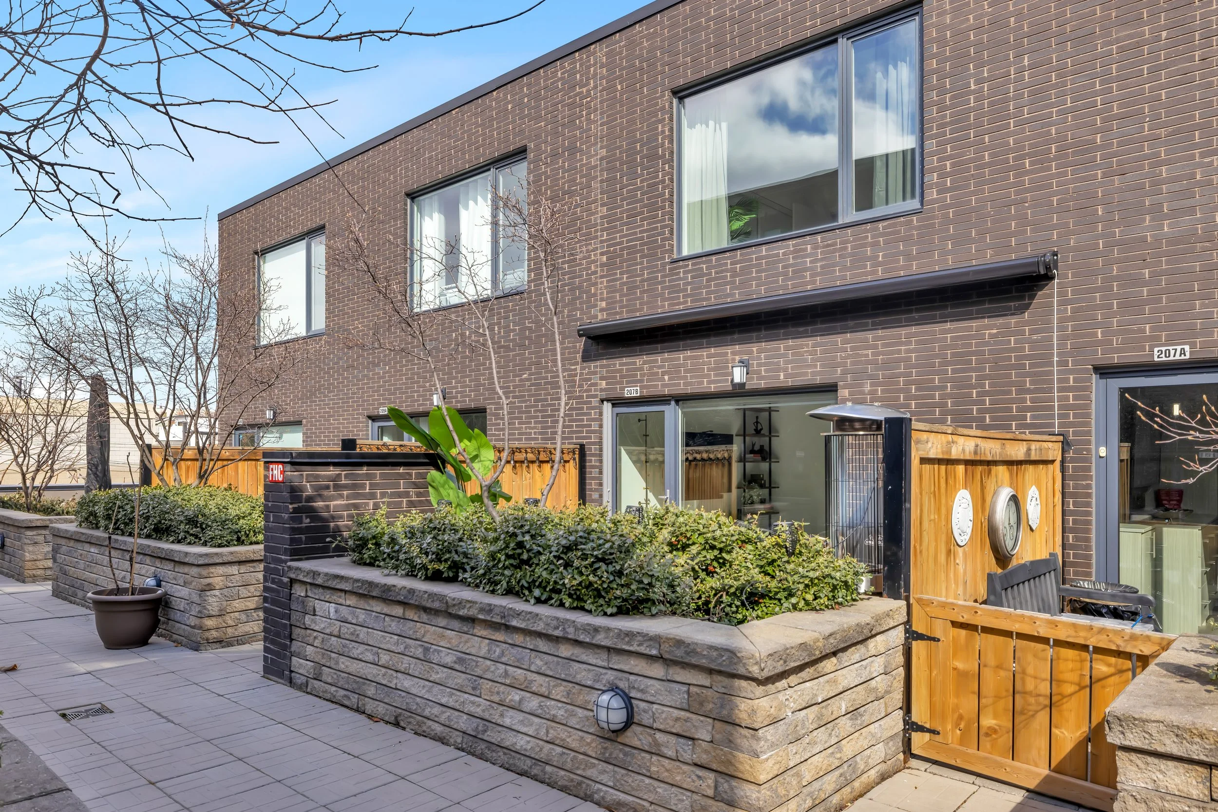 207B Manning Ave-5.jpg