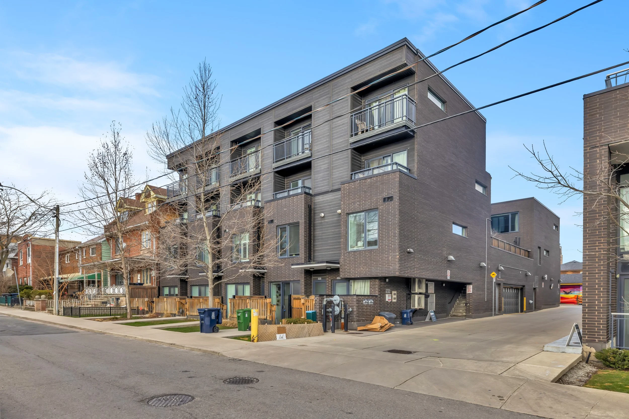 207B Manning Ave-1.jpg