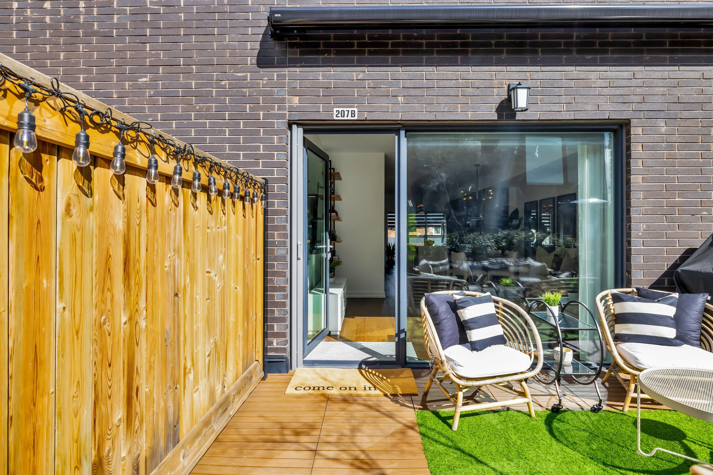 207B Manning Ave-11.jpg