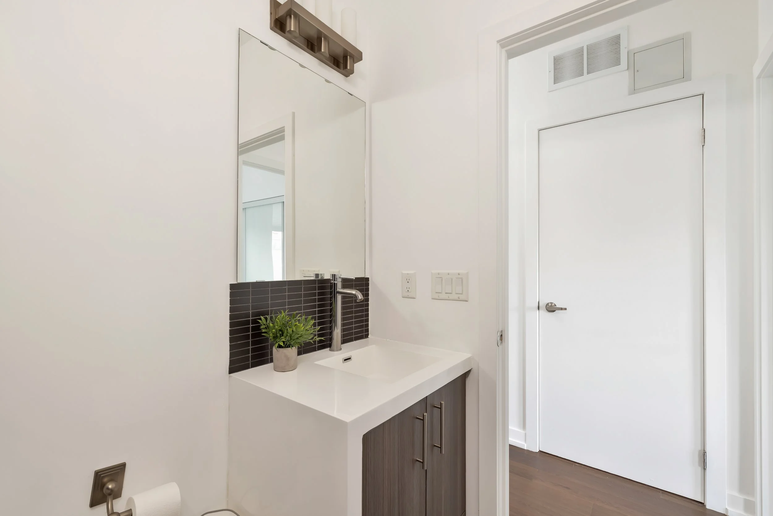207B Manning Ave-45.jpg