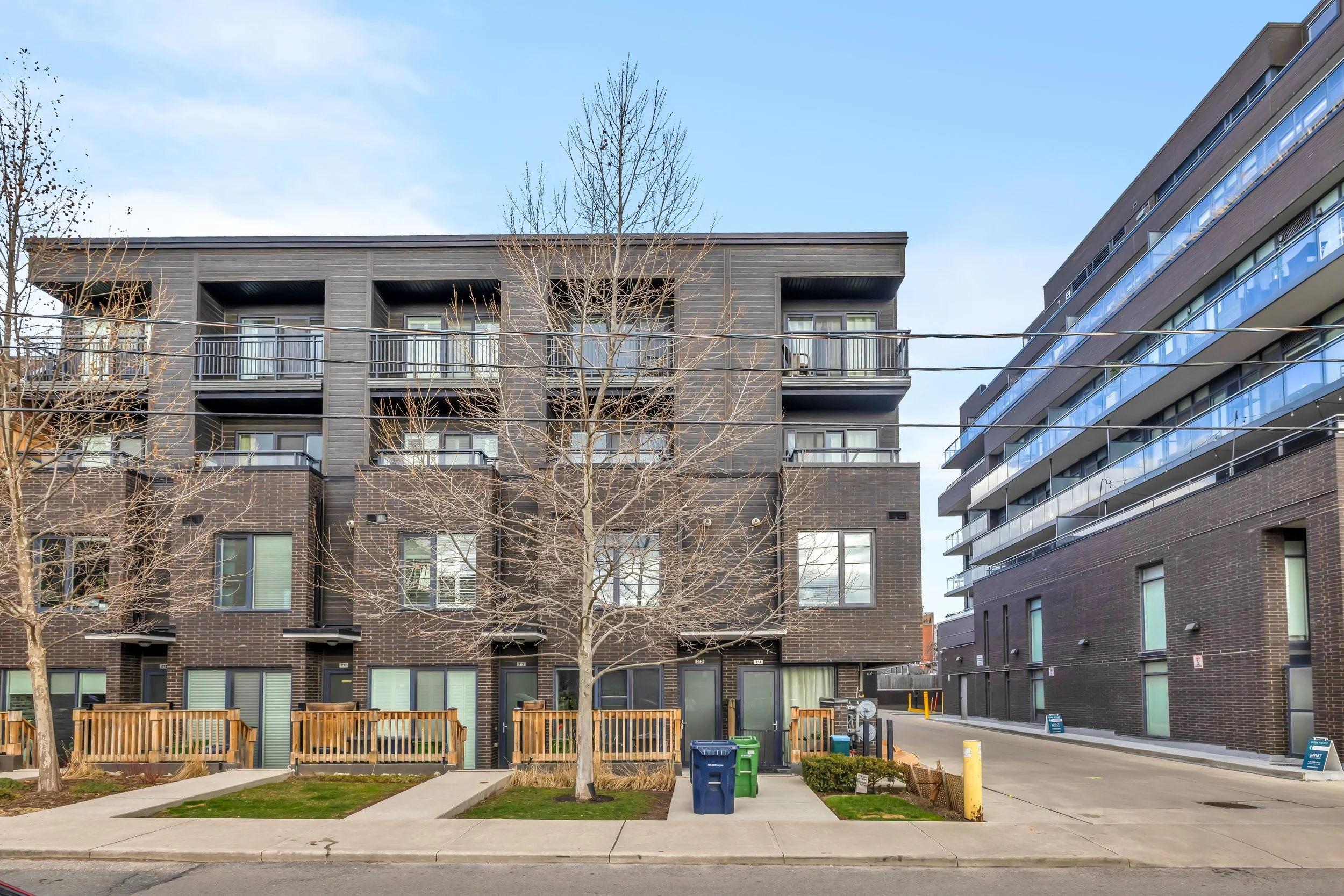 207B Manning Ave-2.jpg