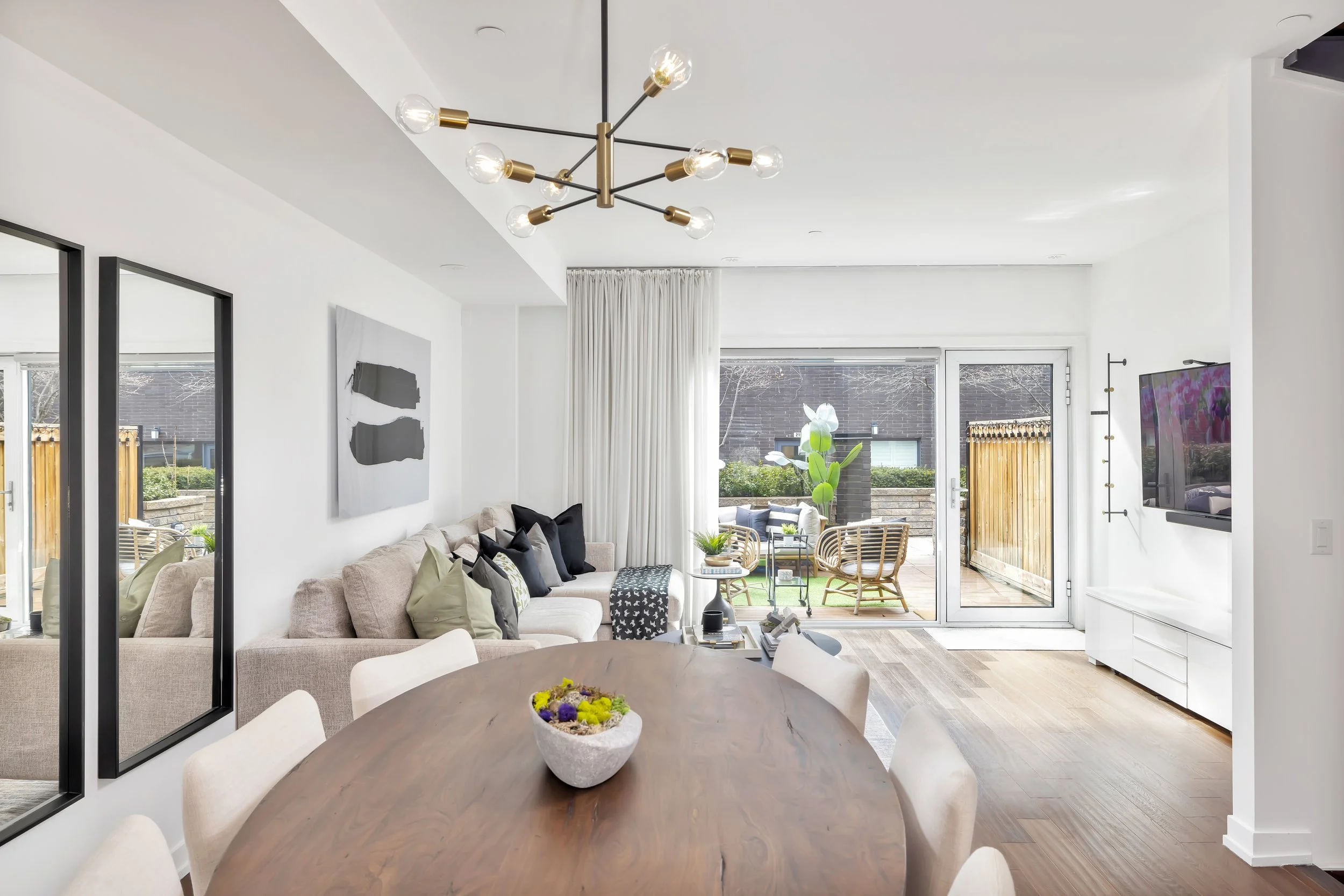 207B Manning Ave-19.jpg
