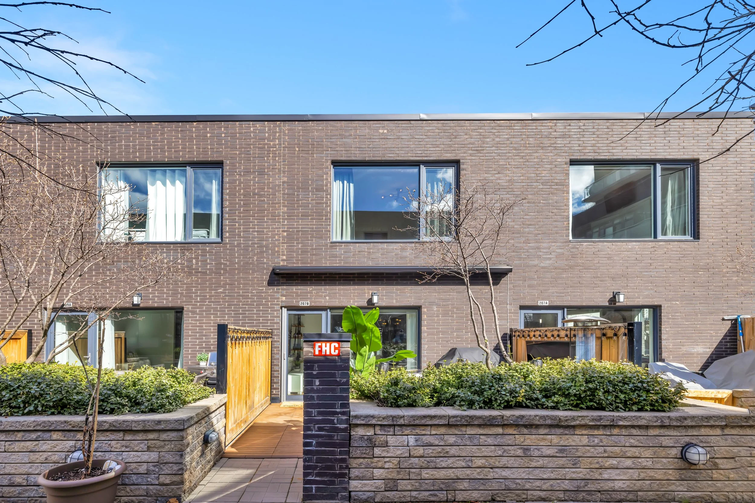 207B Manning Ave-3.jpg