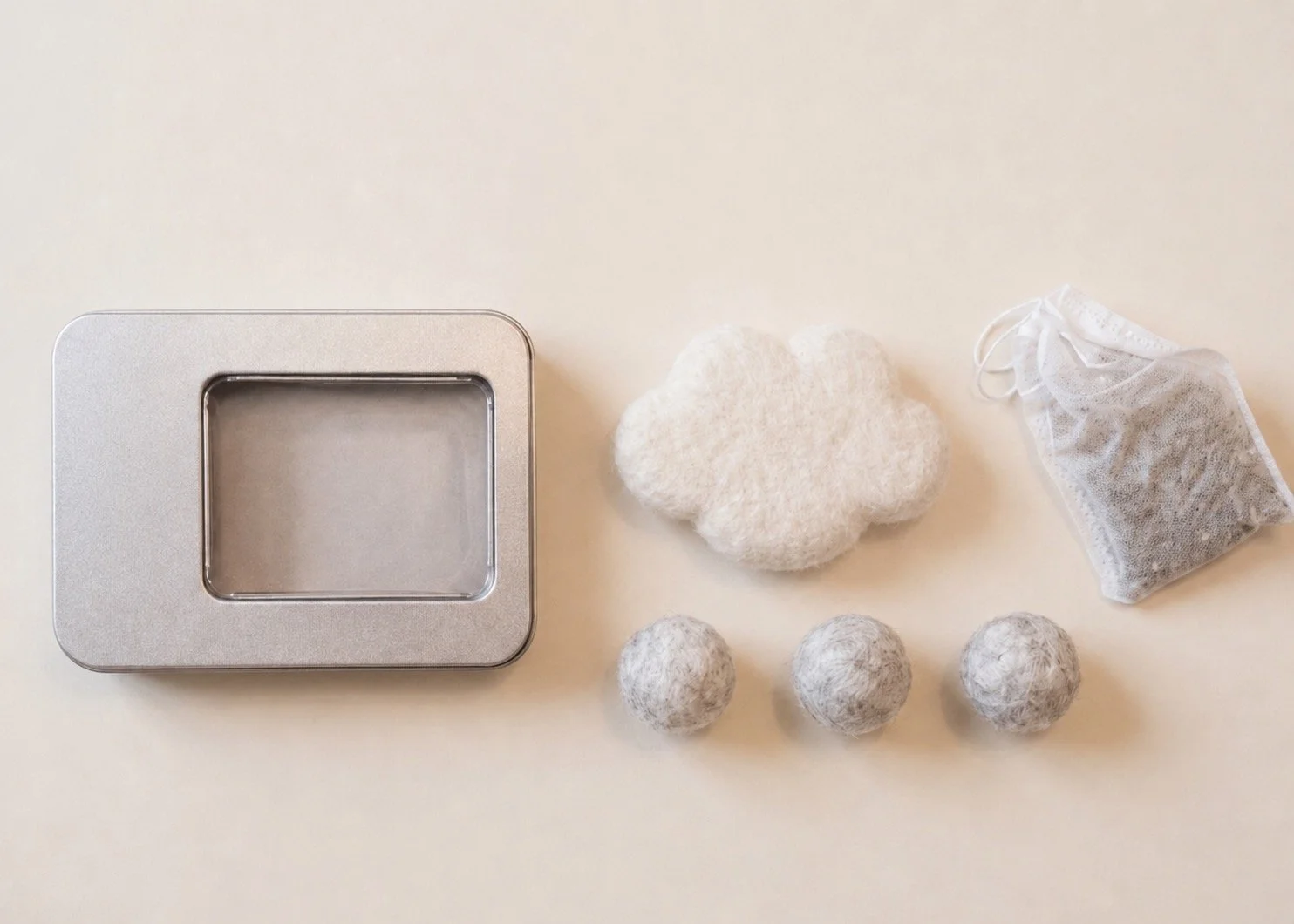 Catnip Clouds Wool Cat Toy Tin Set