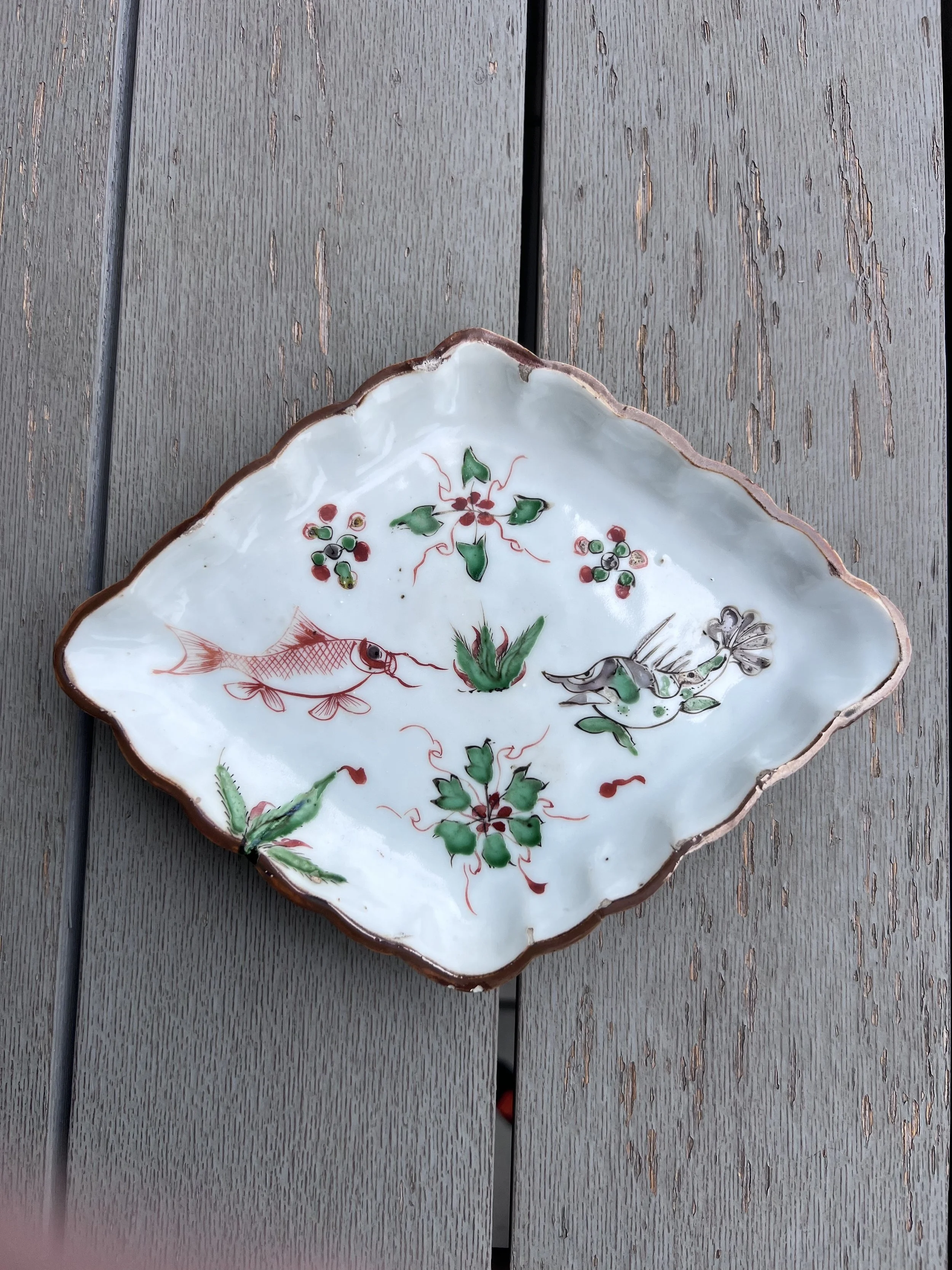 Chinese Wucai Enamelled Diamond-Form Dish