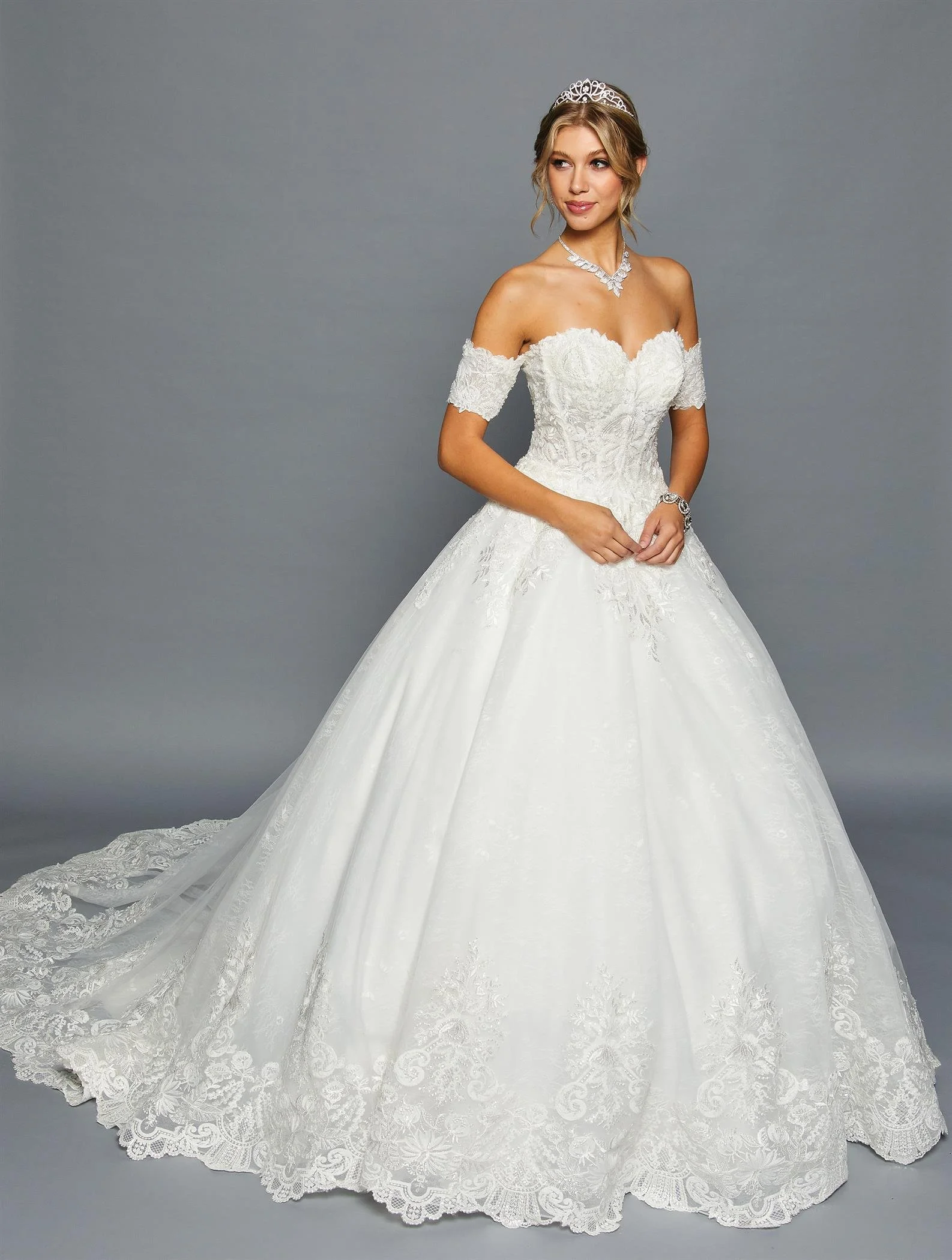 462 
Color: White 
Size: M 