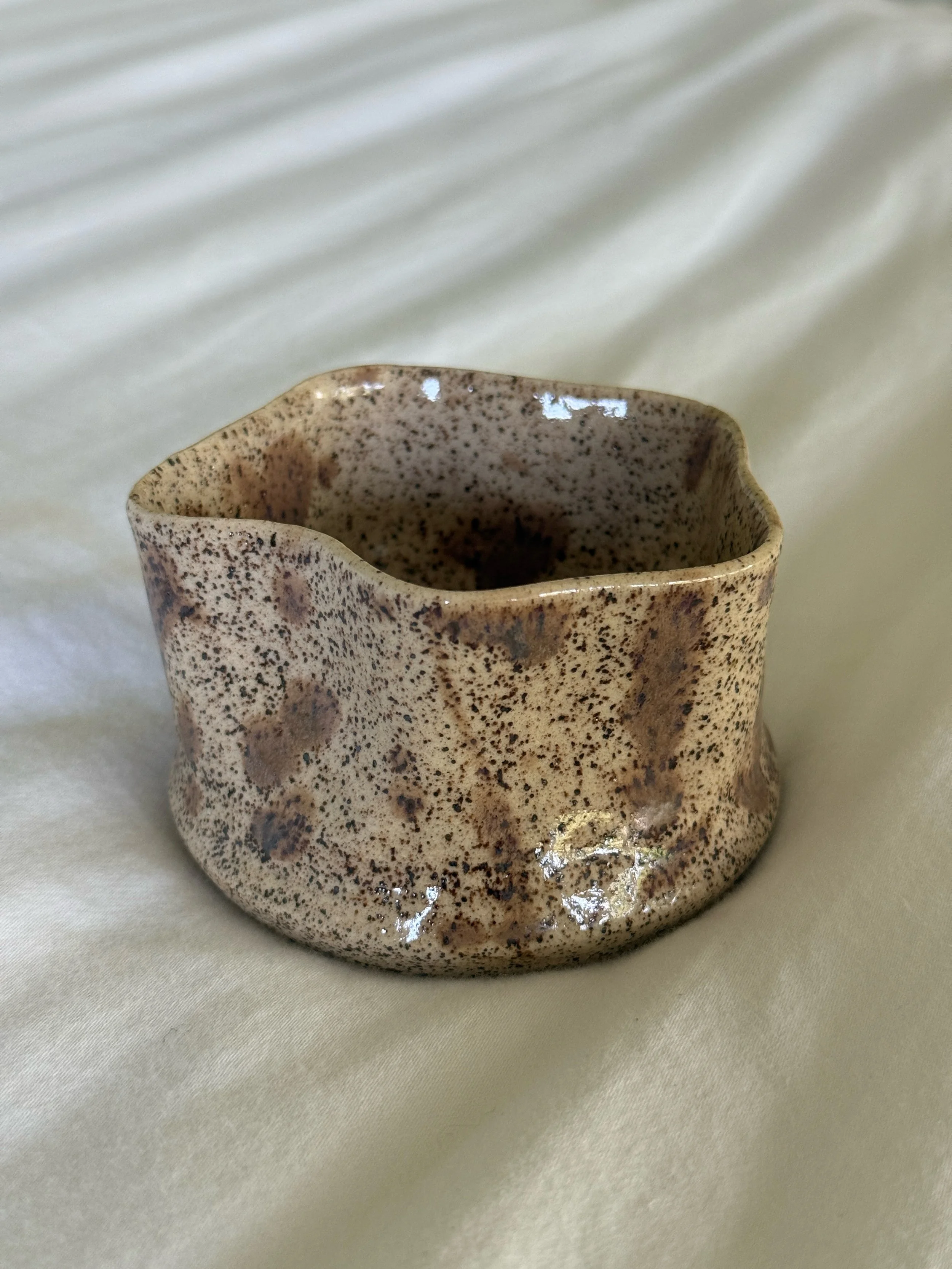 Wavy Speckled Mug with Chocolate Splatter