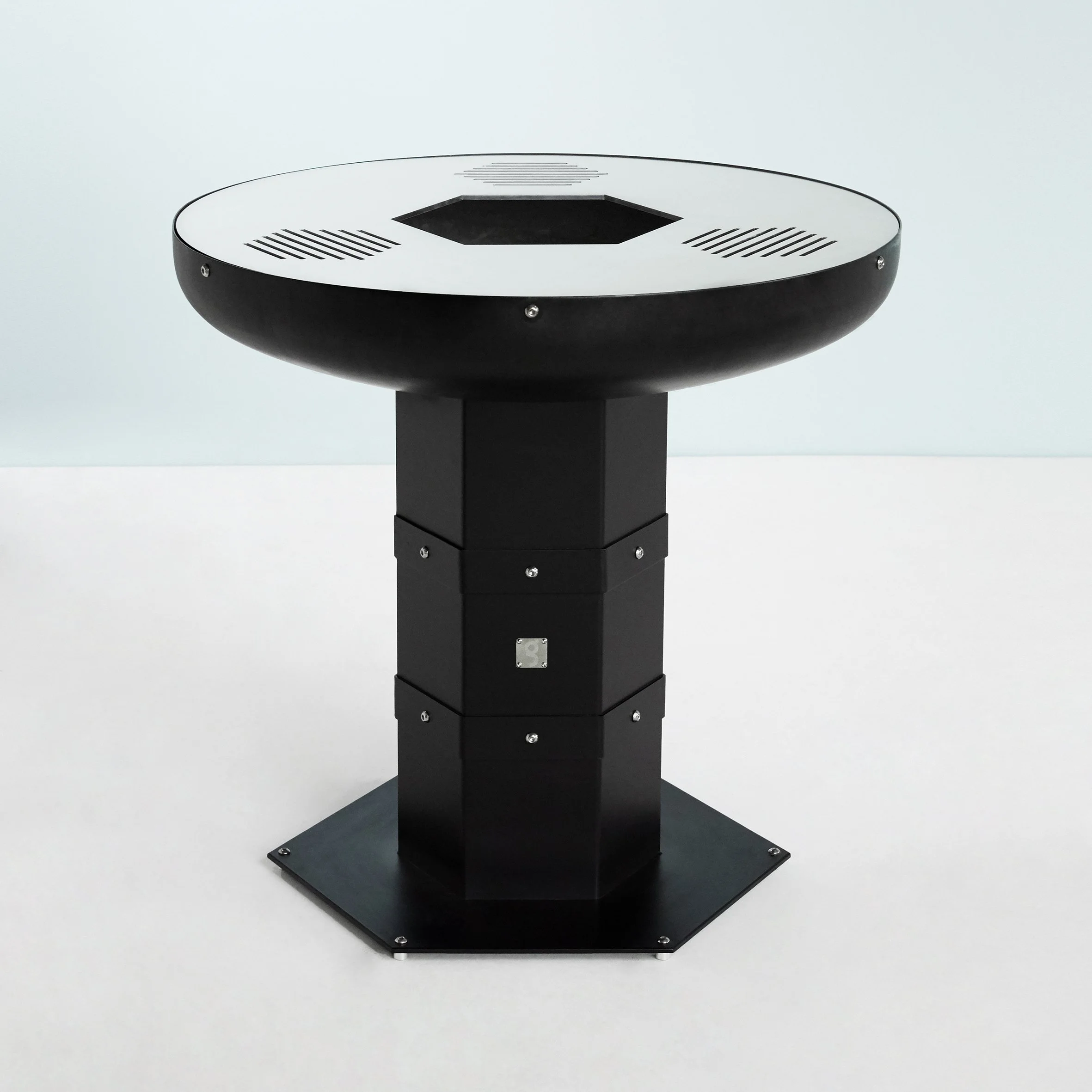 Hexxagrill-schwarz-matt-3-quadrat-300dpi.jpg