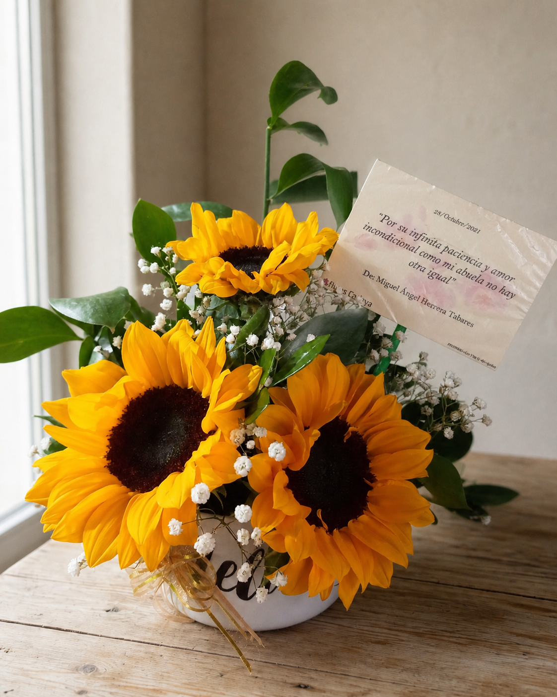 Arreglo Floral "Taza Radiante" - Trío de Girasoles