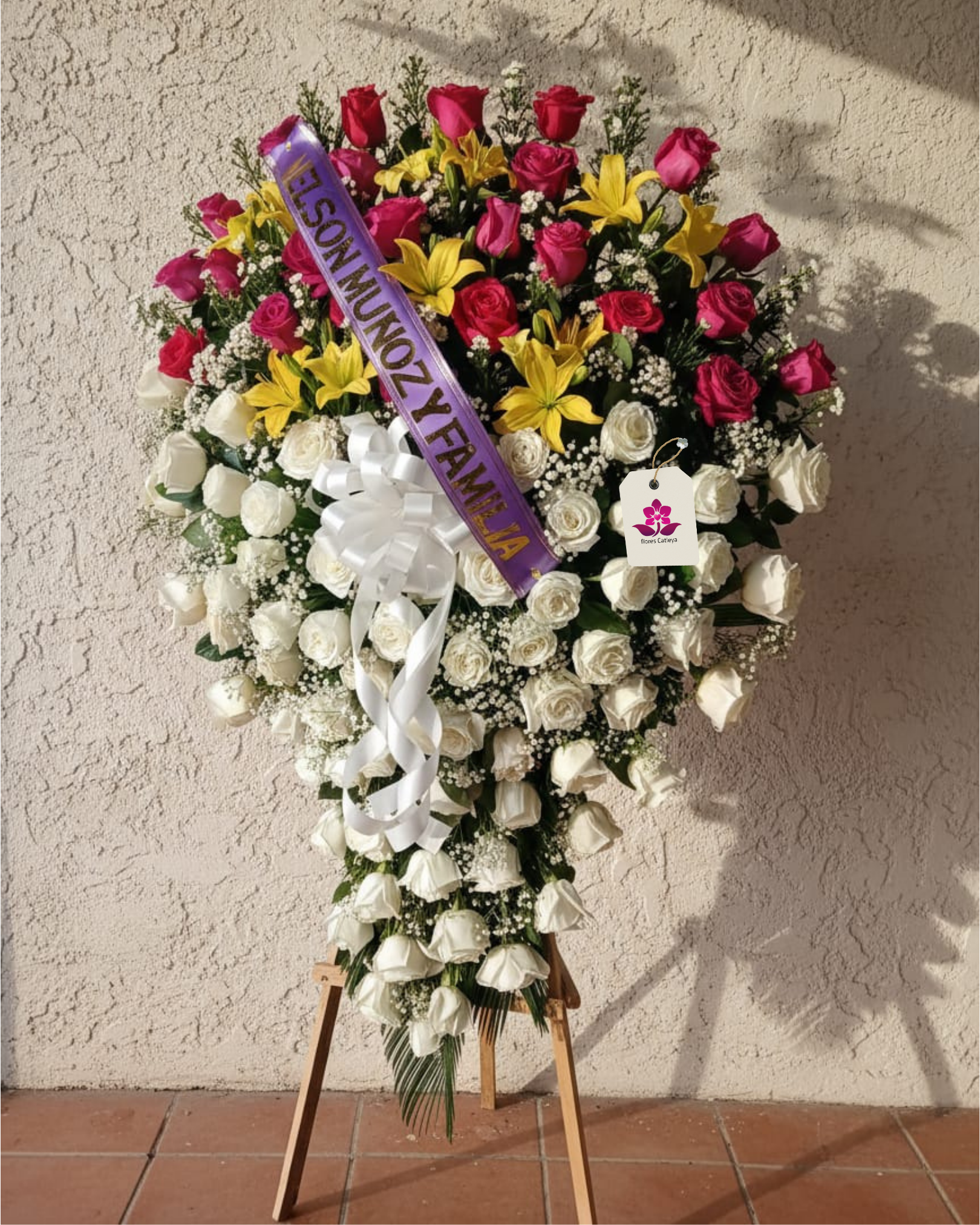Pedestal Fúnebre "Tributo de Paz" - Rosas y Lirios