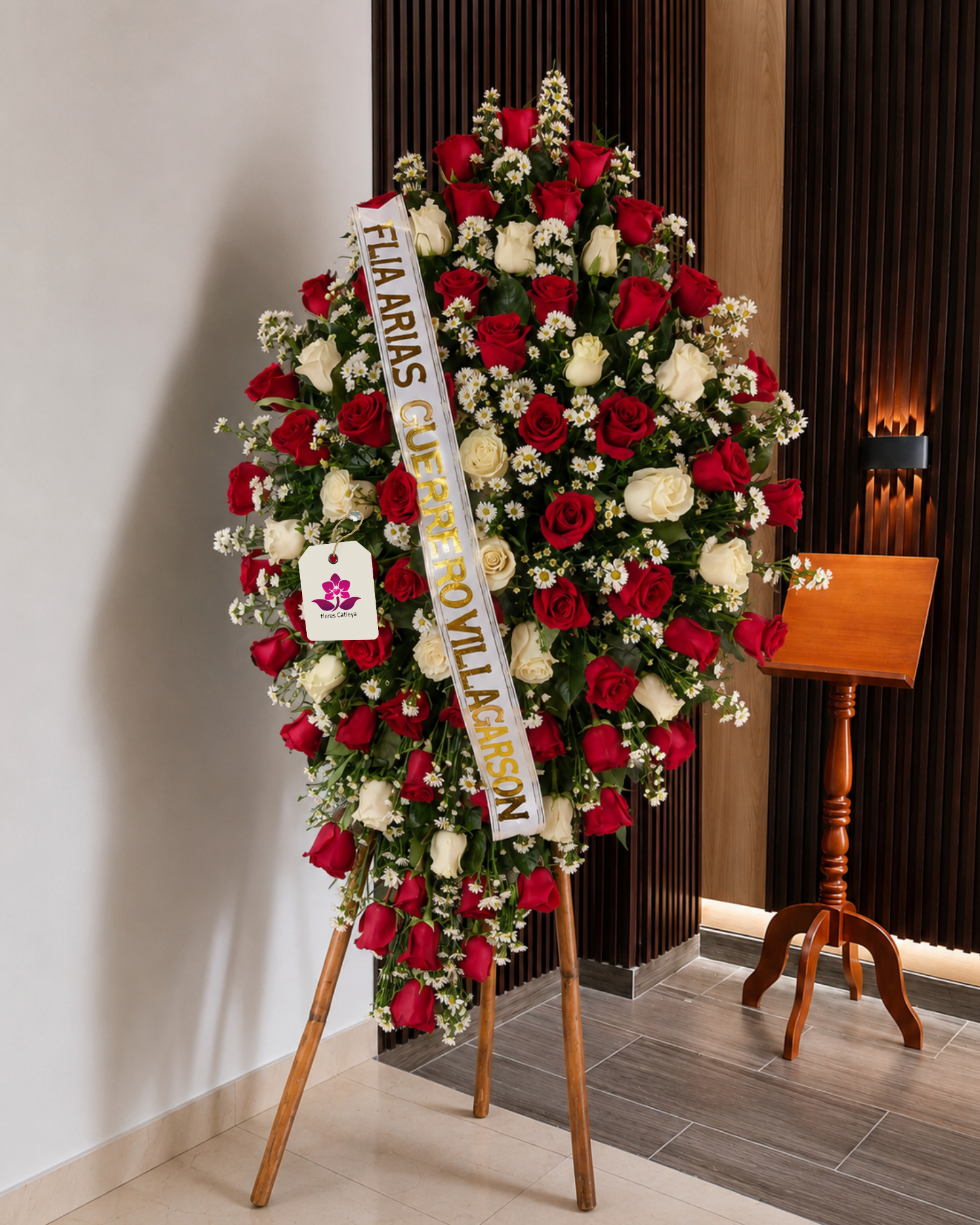 pedestal-rosas-rojas-blancas-condolencias-domicilio-ipiales.png