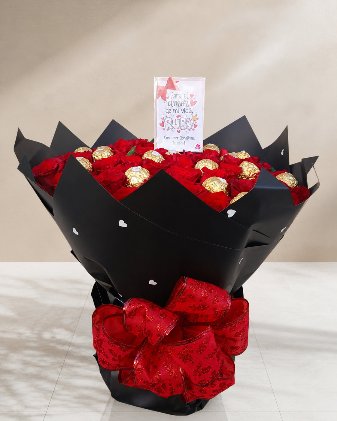 ramo-buchon-elegante-rosas-rojas-chocolates-ipiales.png