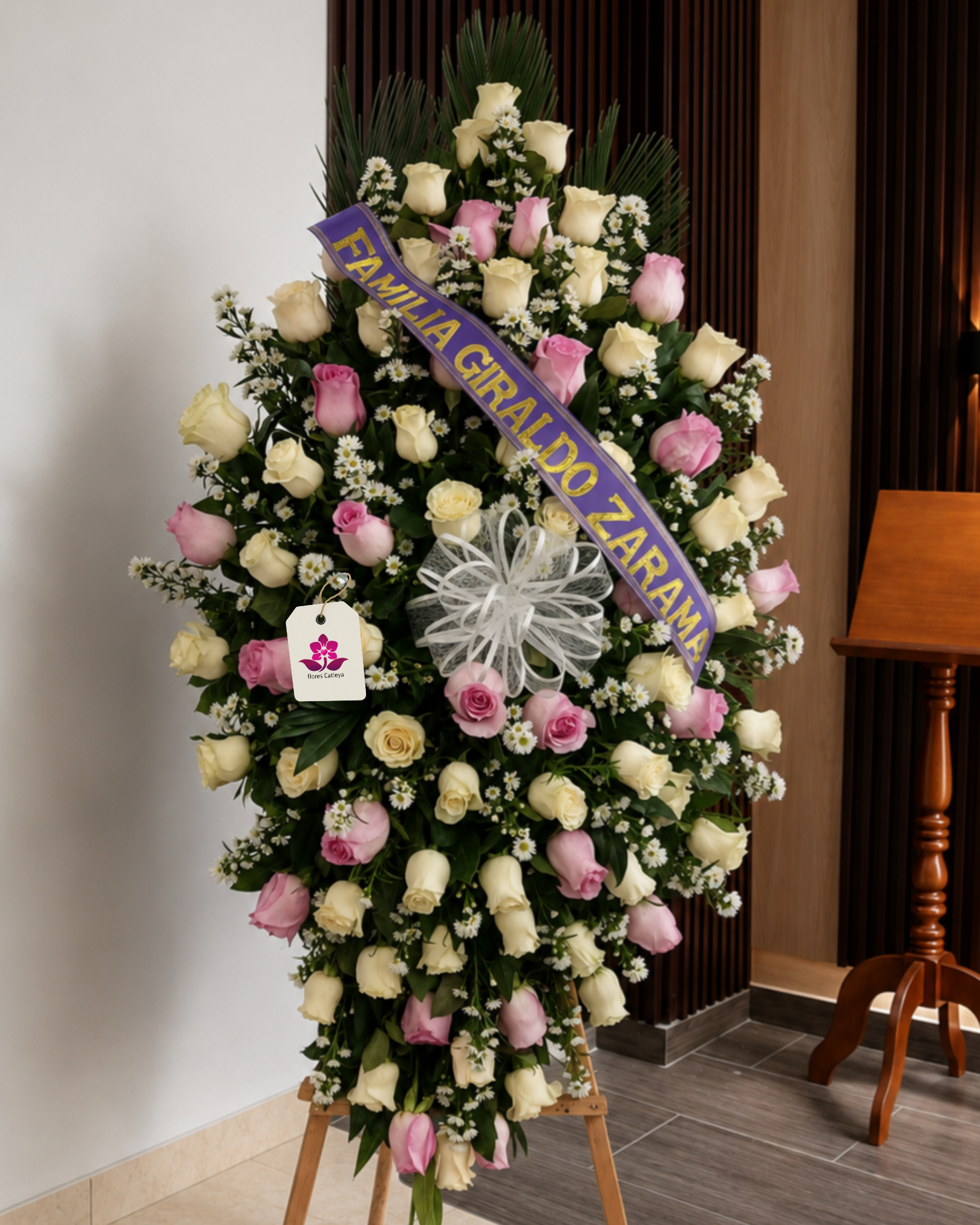 pedestal-rosas-blancas-rosadas-condolencias-domicilio-ipiales.png