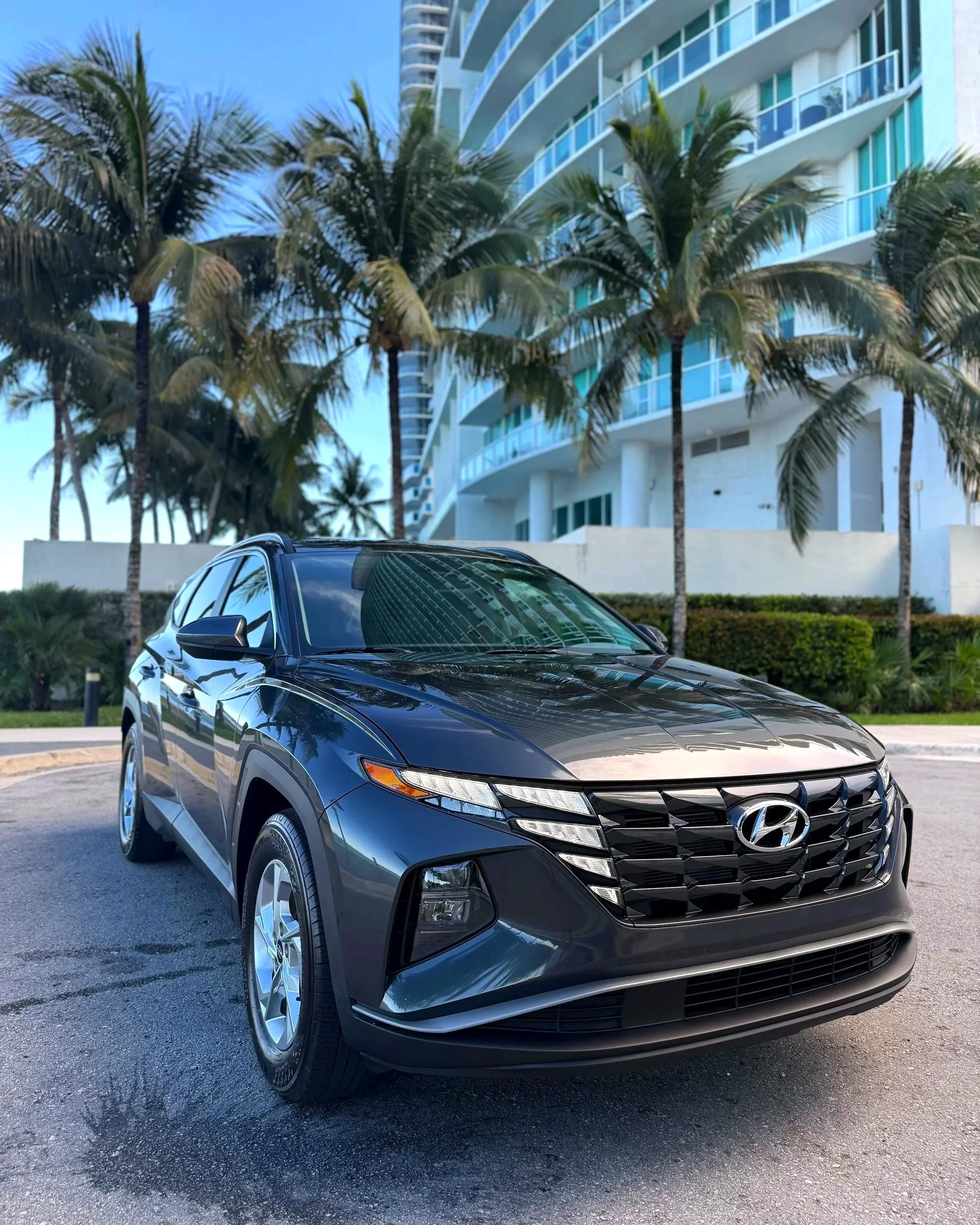Black Hyundai Tucson 2024 SEL available for rent in Miami for tourists, business travelers and World Cup 2026 visitors. Hyundai Tucson 2024 SEL color negro disponible para alquiler en Miami para turistas, viajeros de negocios y visitantes del Mundial