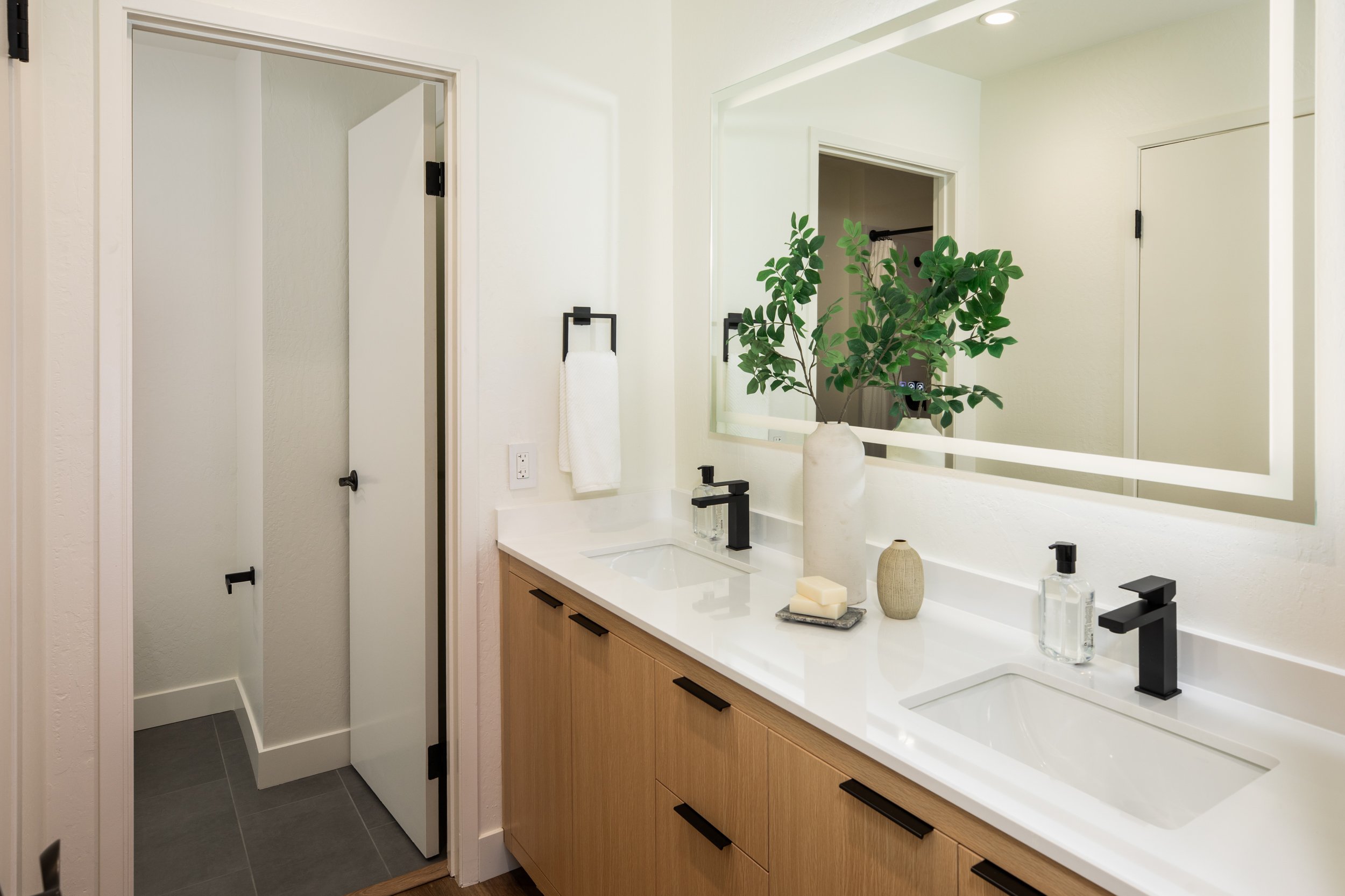 21-Geddes_Matt_Anello-5727-MLS.jpg