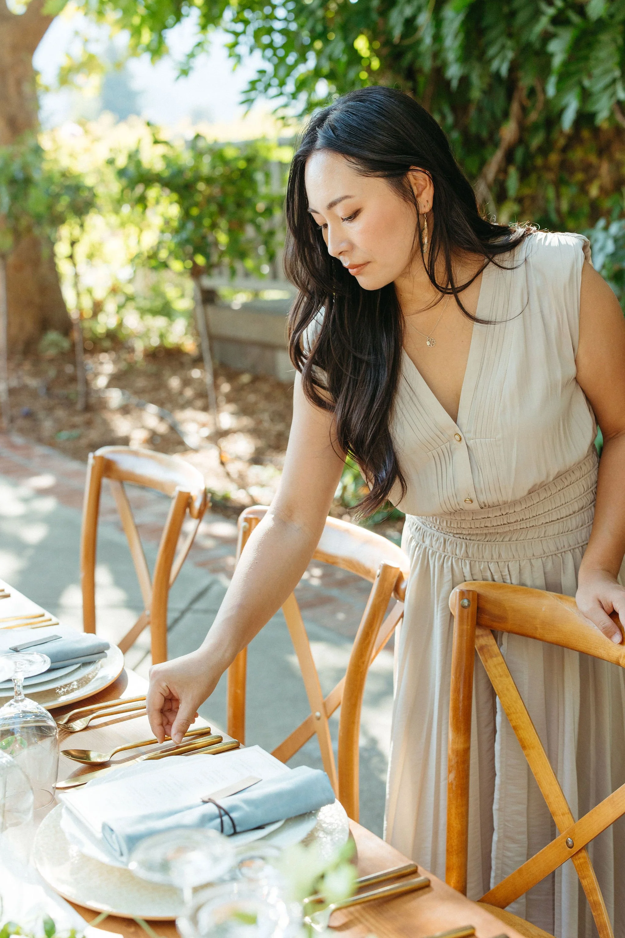 Masumi of Events by GS styling an outdoor reception table at a San Francisco Bay Area wedding.