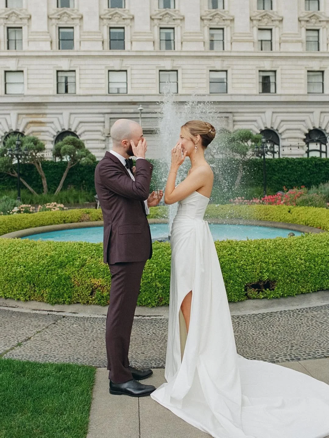 Classic San Francisco at its best. Kelly &amp; Mateo surrounded by the beauty of the Palace of Fine Arts &mdash; romantic, timeless &amp; full of all the little moments that matter most. ⁠
⁠
Planning @eventsbygs ⁠
Photography @angelajazmin.studio⁠
Fl
