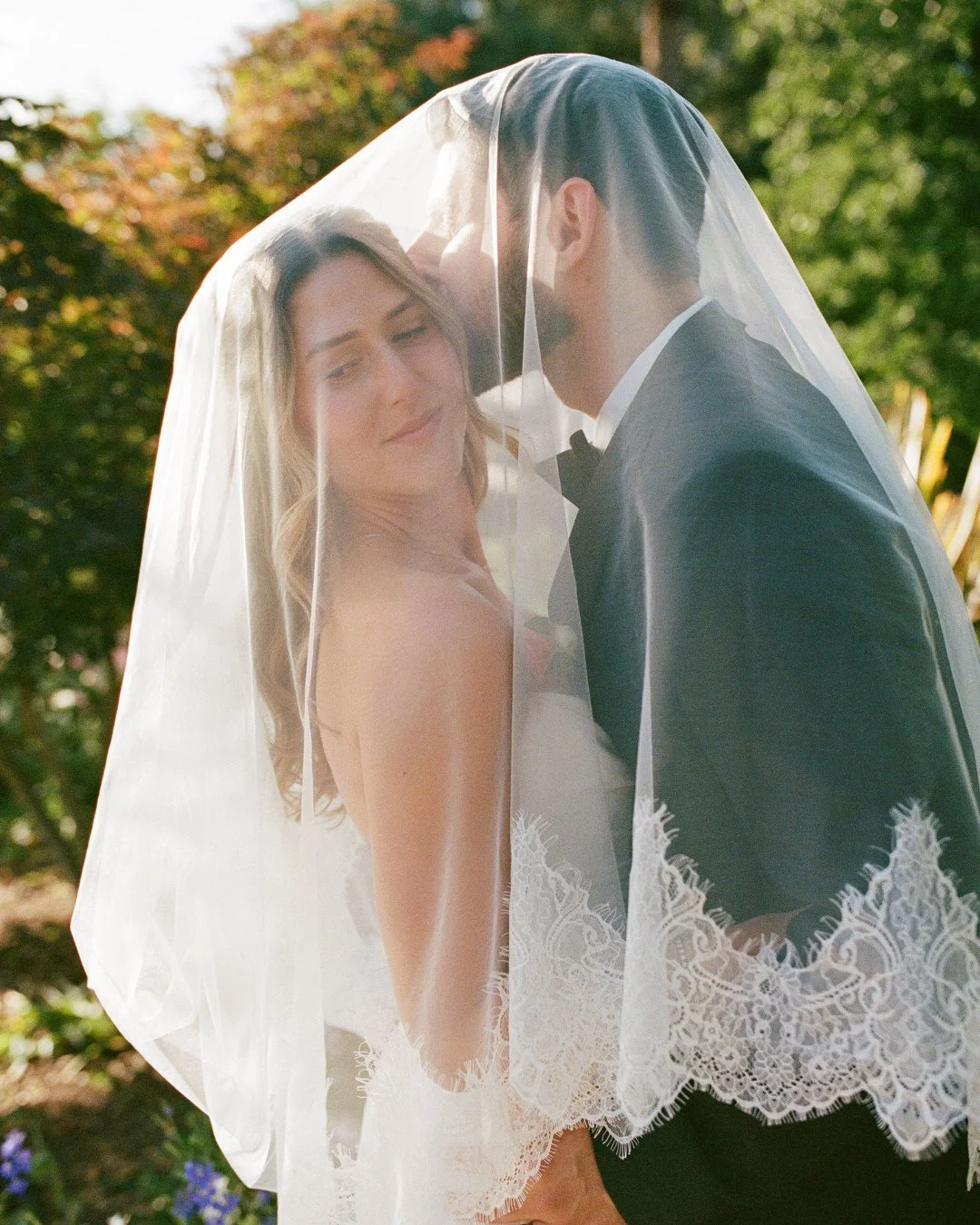 Mark &amp; Amanda, on film 🎞️ Warm, romantic, a little nostalgic and full of joy from beginning to end.⁠
⁠
Coordination @eventsbygs⁠
Photography @marylewisphoto⁠
Venue @lahm_venue @losaltoshistorymuseum⁠
Food @chachos.catering 
Bar: @wooden_barrel_s