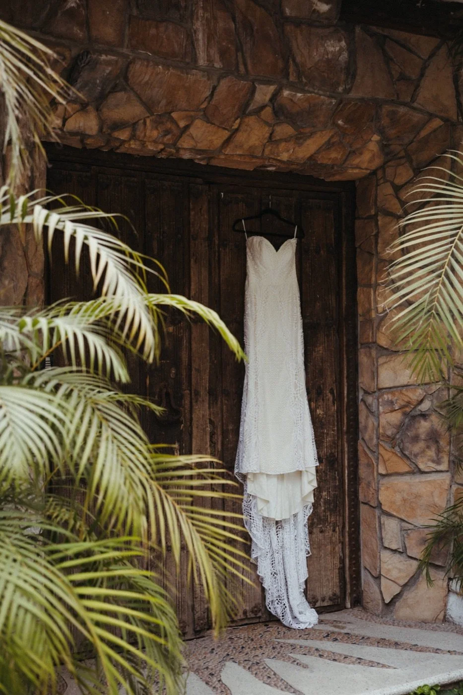 02_gettingready_dress-stone-doorway_web.jpg