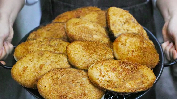 カレーパンはなぜ人気？美味しさの理由と種類の違いをパン職人目線で解説
