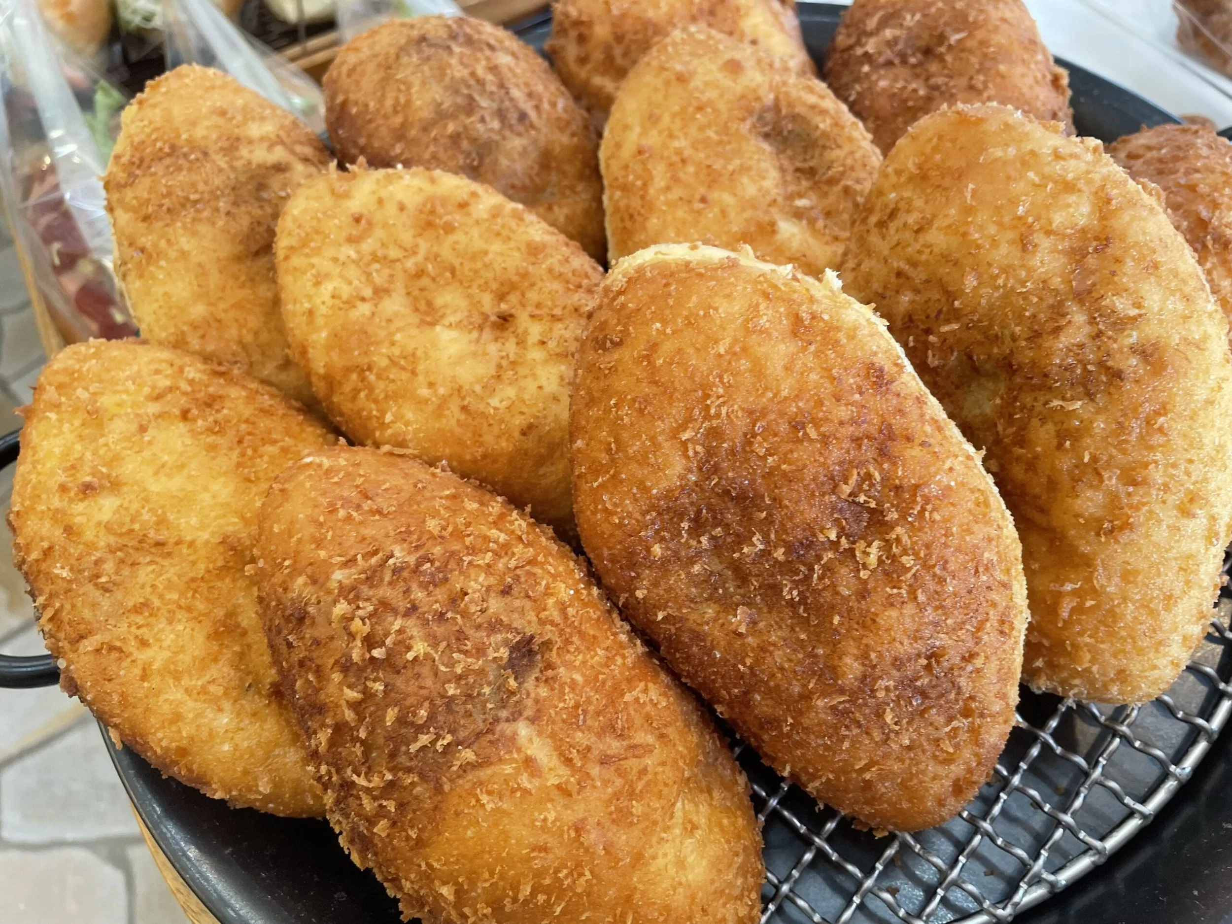 揚げたてのカレーパン