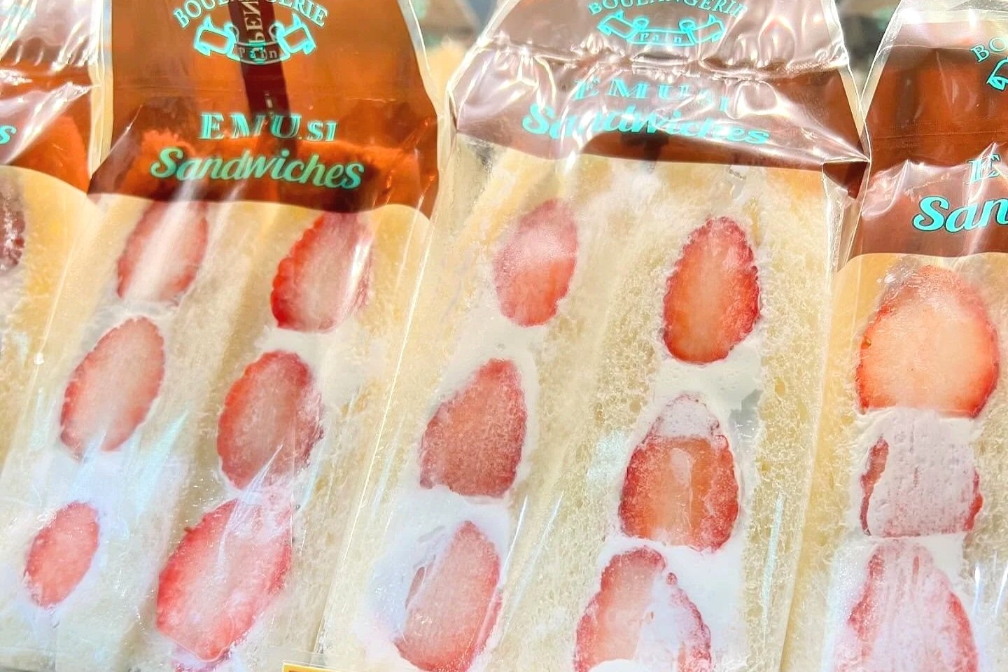 イチゴとホイップクリームを挟んだ「いちごサンド」