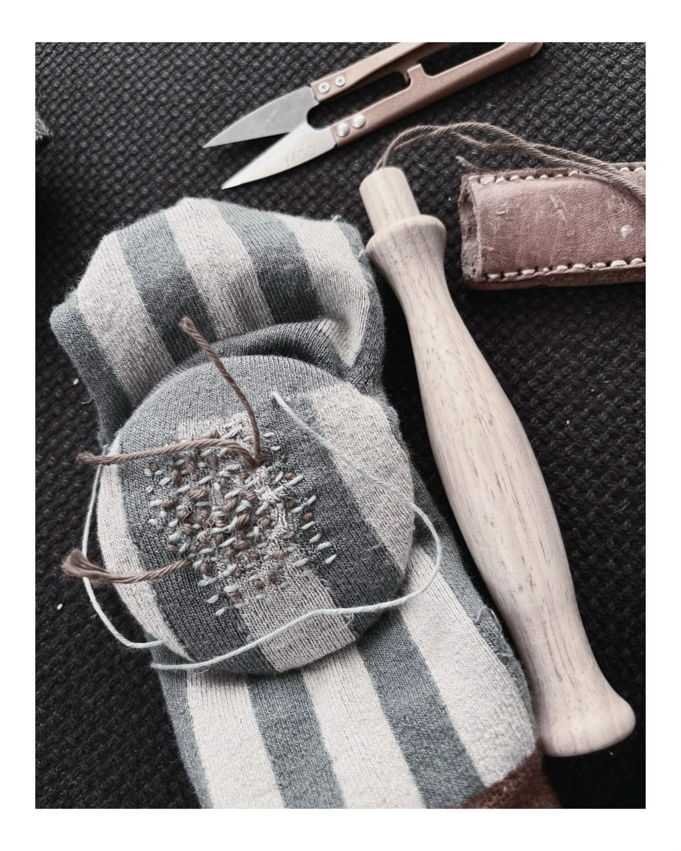 ‼️‼️Almost full for morning class on 15th of August‼️‼️
.
Thank you for the inquiring. 
It will be full soon, so please check the email to secure your spot.
.
Essential darning workshop
We will focus on  Basket stitch and blanket stitch(3 varieties).