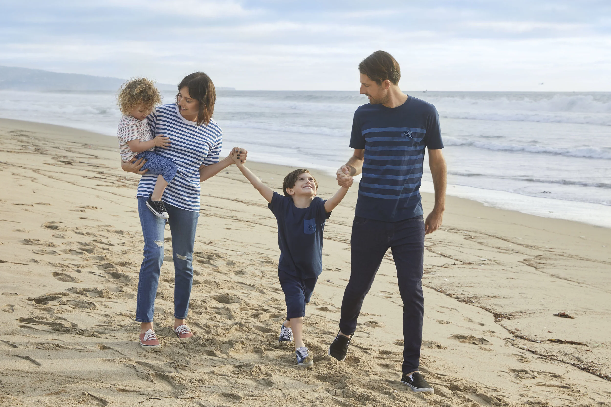 190110_Uniqlo_UTmickyBlue_Family-0046.jpg
