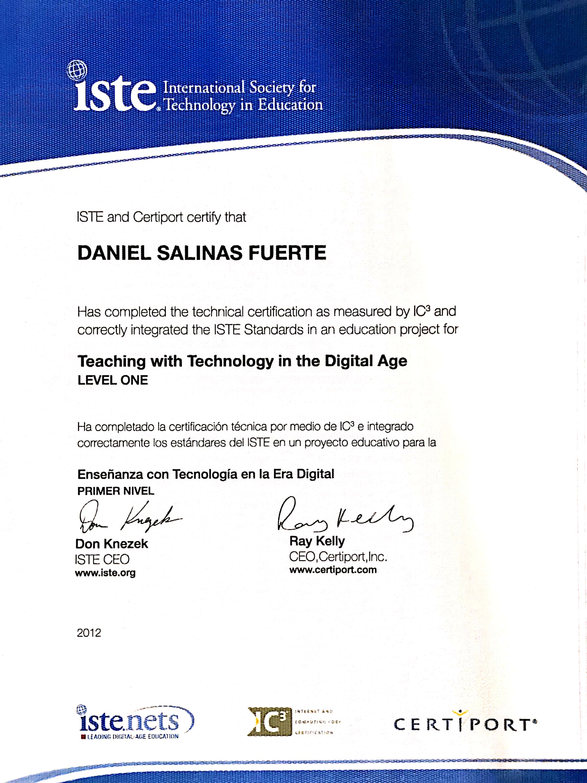 Certificado de reconocimiento de ISTE y Certiport, otorgado a Daniel Salinas Fuerte por completar la certificación técnica en enseñanza con tecnología en la era digital, firmado por Don Knezek y Ray Kelly, fecha 2012.