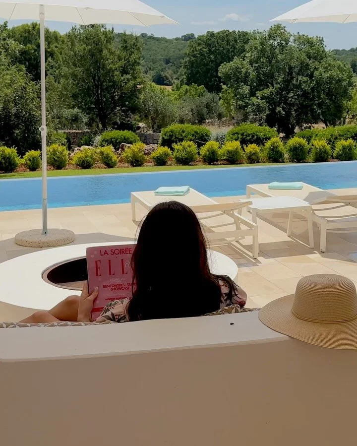 Une matin&eacute;e &agrave; flotter, une baignade dans une eau turquoise, la campagne des Pouilles en toile de fond.
 &Agrave; Le Ali Bianche, les journ&eacute;es n&rsquo;ont pas vraiment de programme, juste l&rsquo;envie de profiter, &agrave; son ry