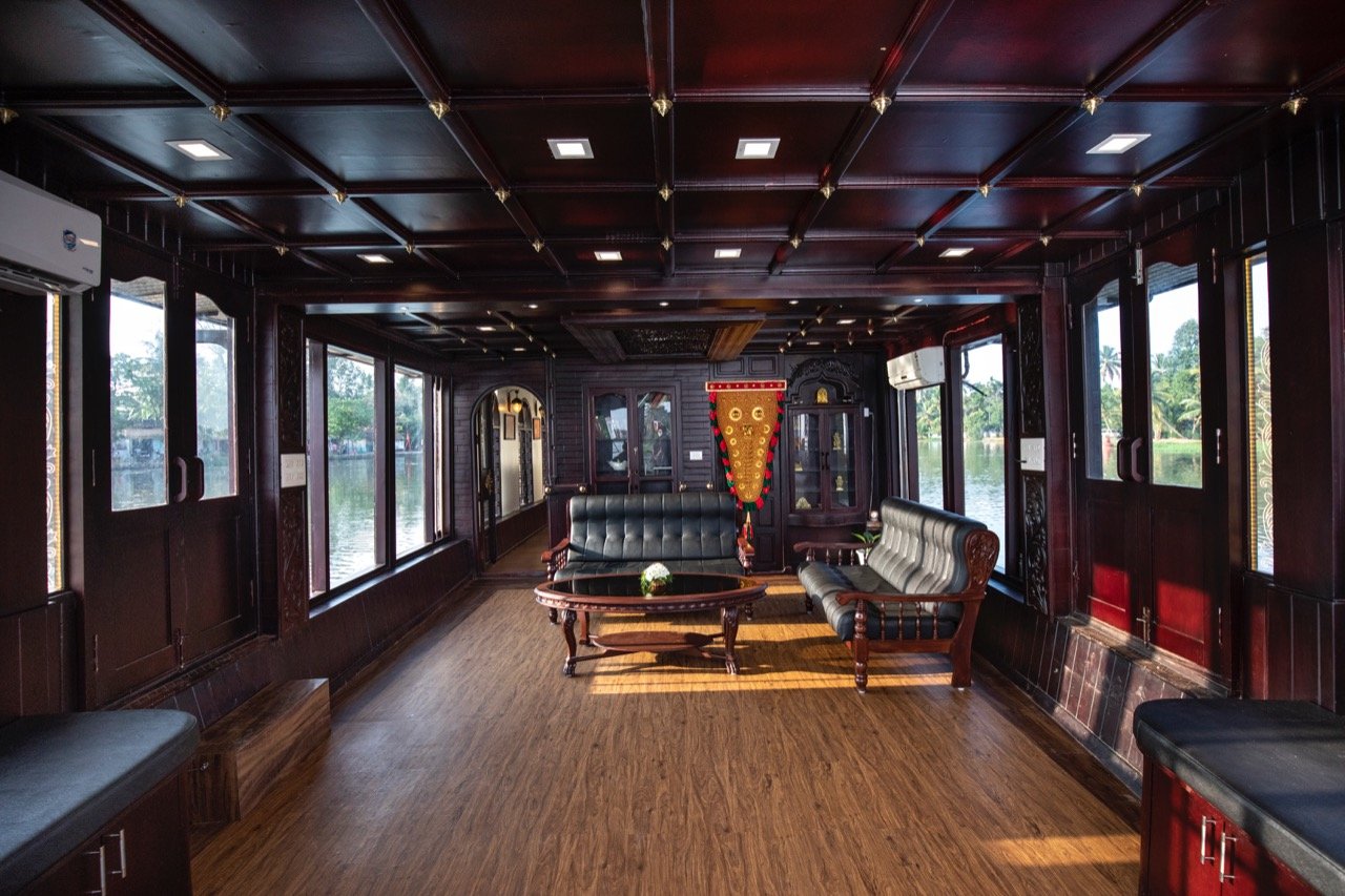 Luxury Houseboat Cruises & Stays Experience