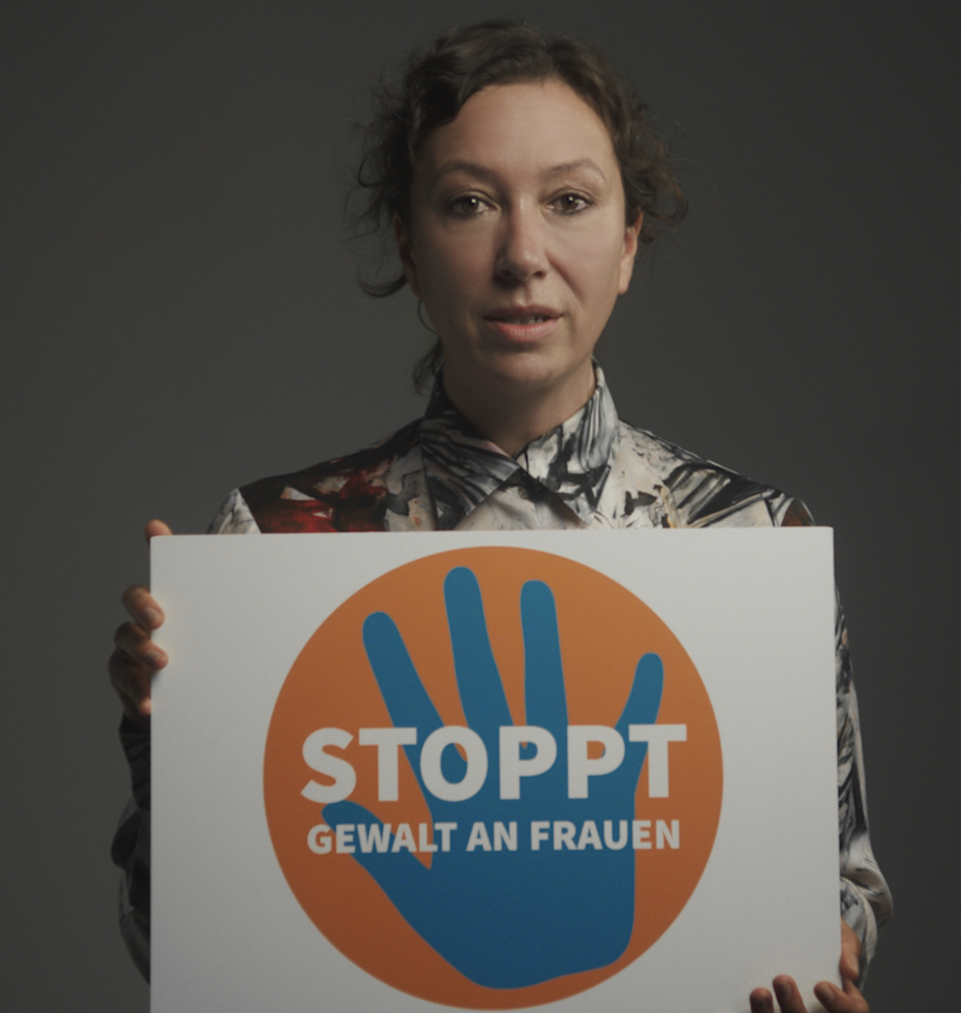 Raphaela Schmid Orange the World 2019