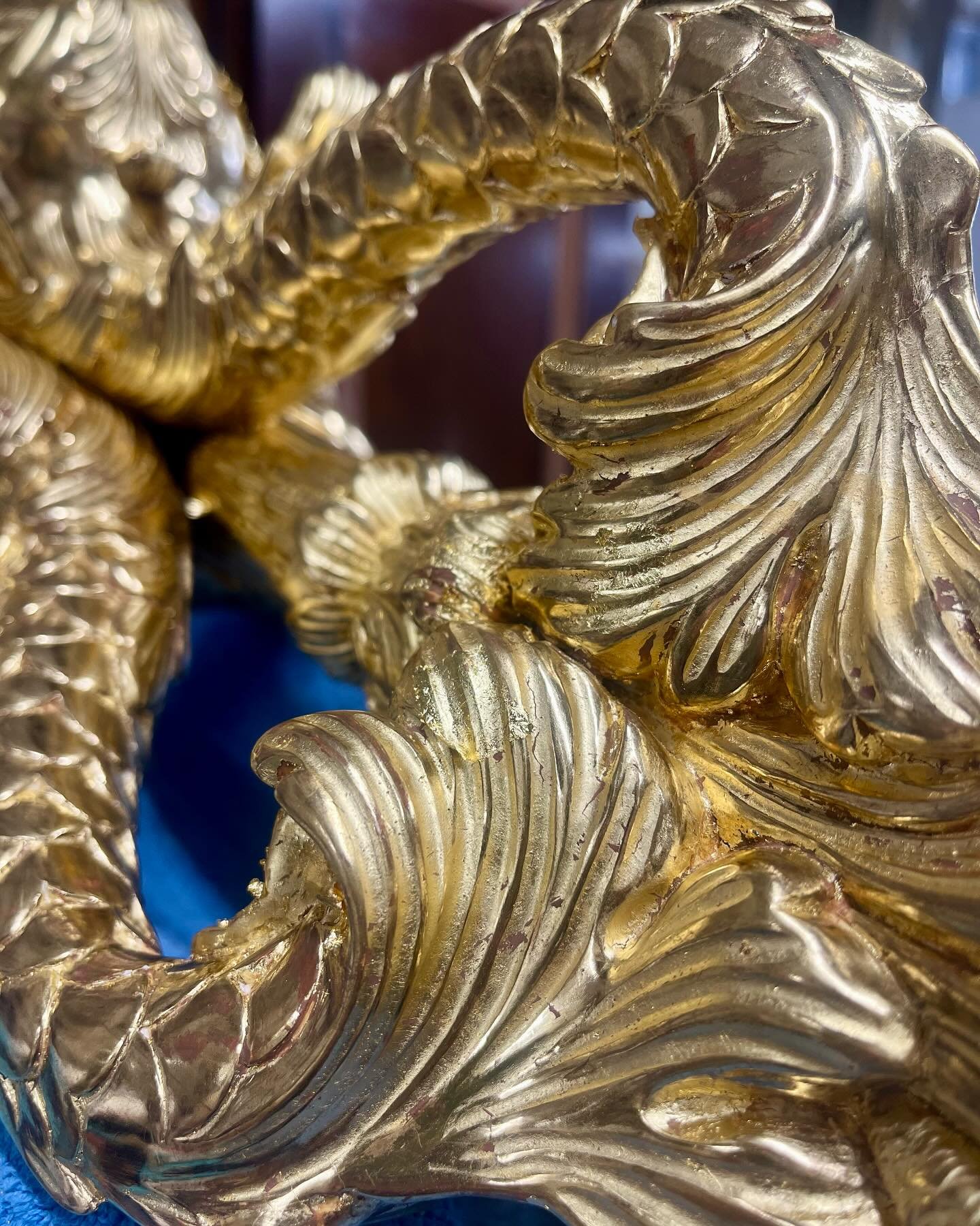 ✨ Timeless craftsmanship, intricate detail.

A closer look at these beautifully sculpted gilt details, where every curve, flourish and textured surface tells a story of traditional craftsmanship and enduring elegance.

It&rsquo;s the finer details th