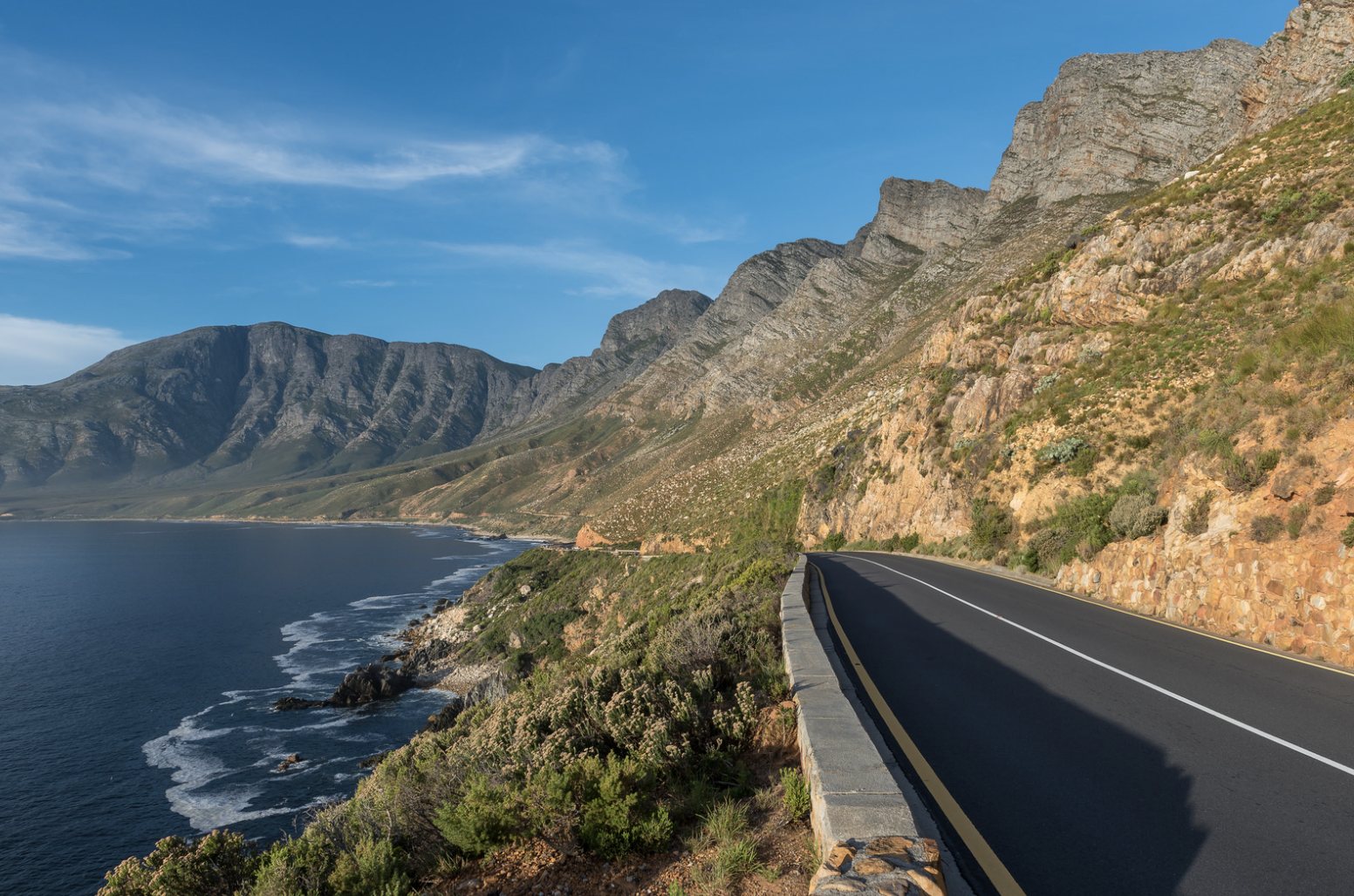 clarence drive coastal image of mountains and ocean