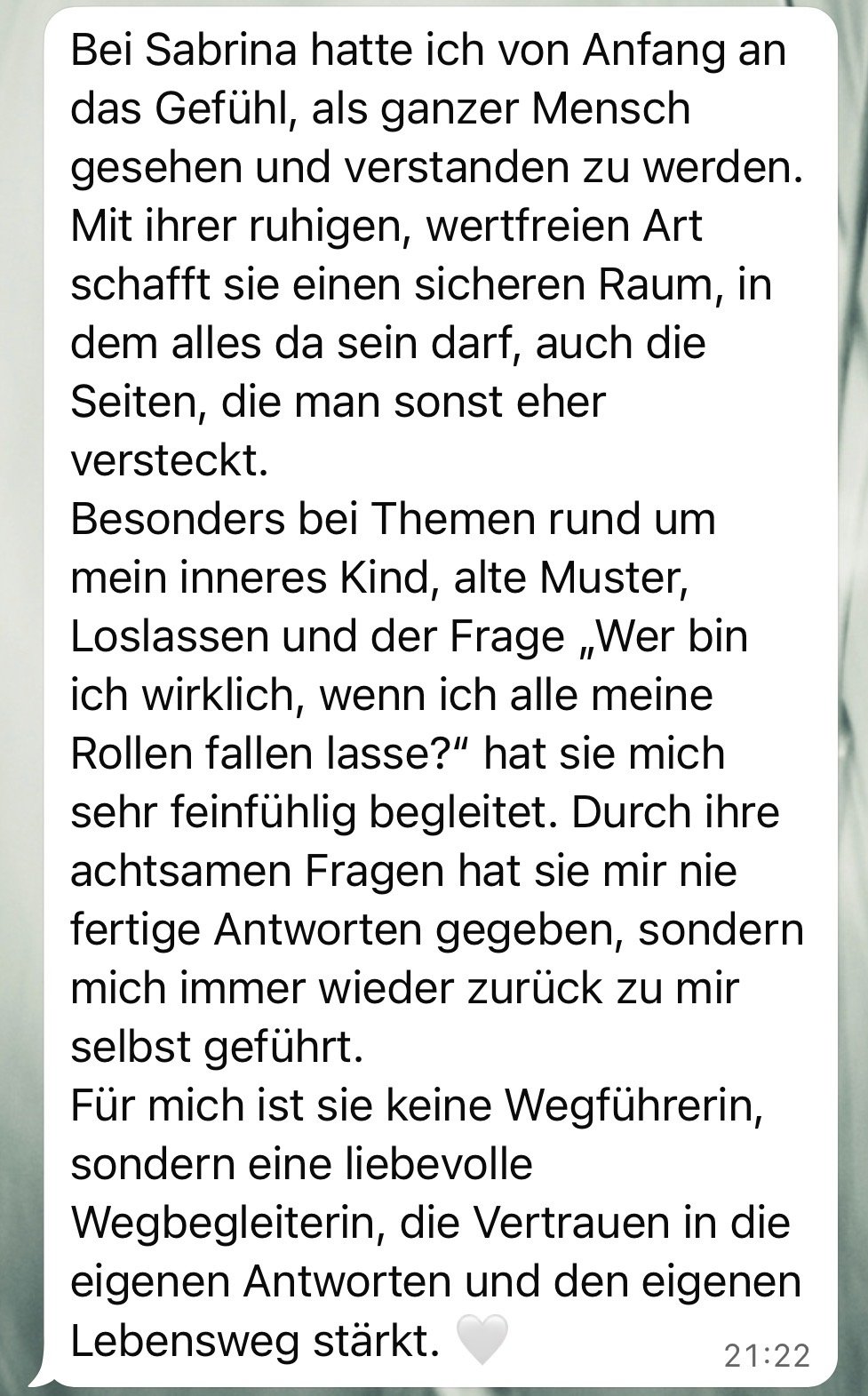 Digitaler Textausschnitt eines persönlichen Glaubens- und Lebensmottos in deutscher Sprache auf einem Smartphone-Chat-Hintergrund.