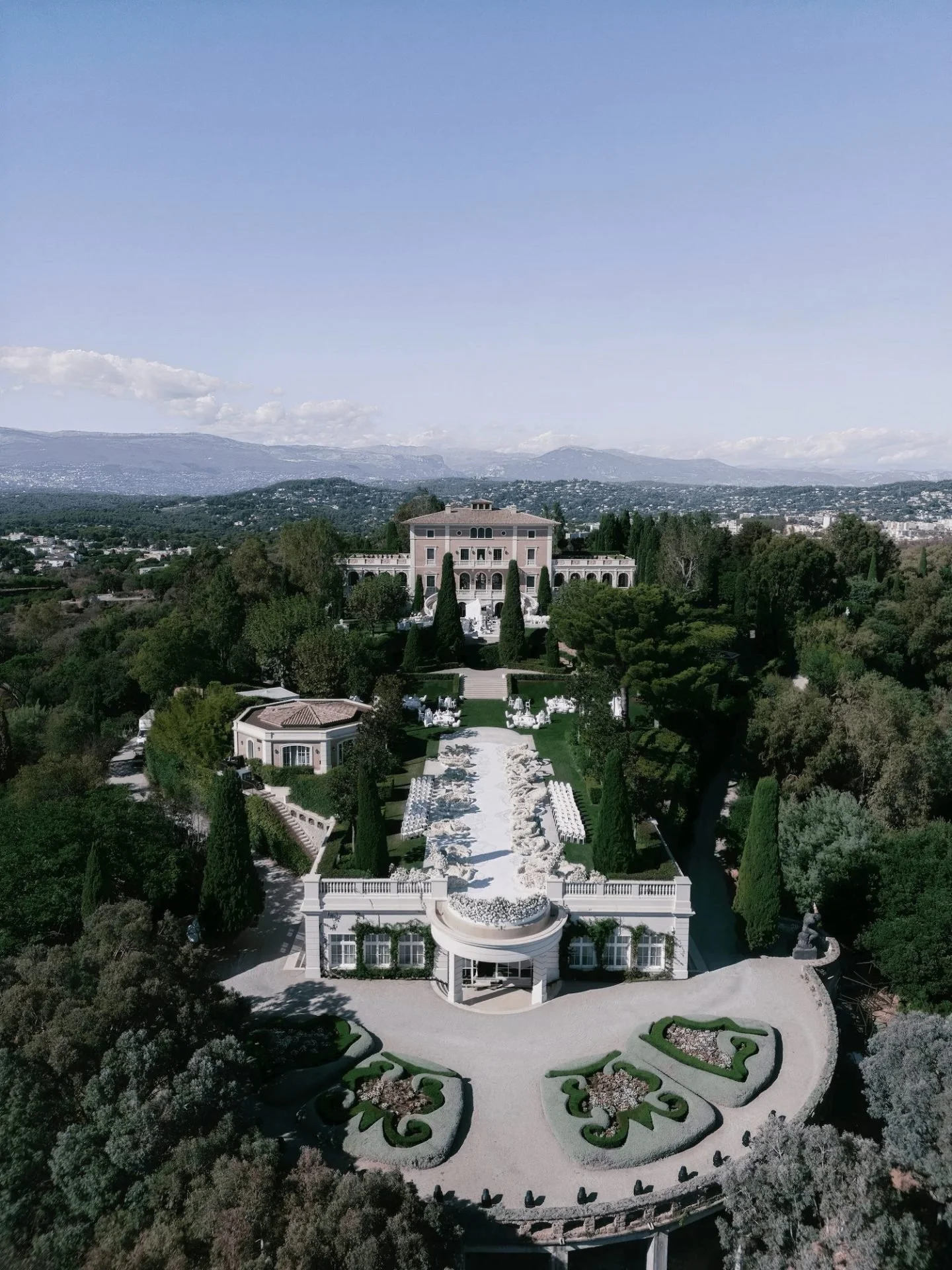larry-walshe-studios-france-wedding-florist-designer-château-de-la-croix-des-gardes-cannes-7.jpg