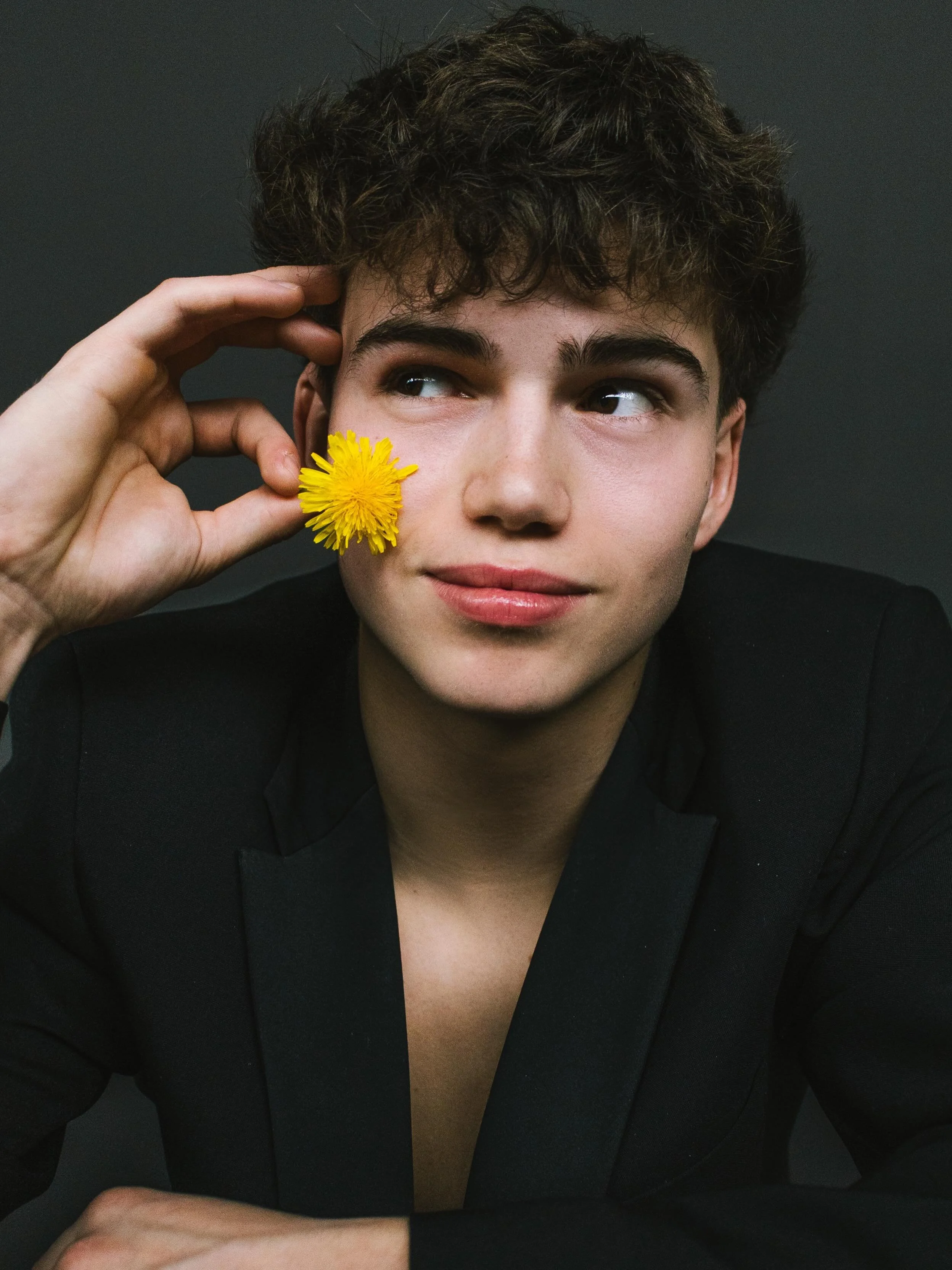 BRANDON 🌼 

Portfolio shoot for @brandonhendrix._ 

 @newgenerationmodels @loenderslootphotography