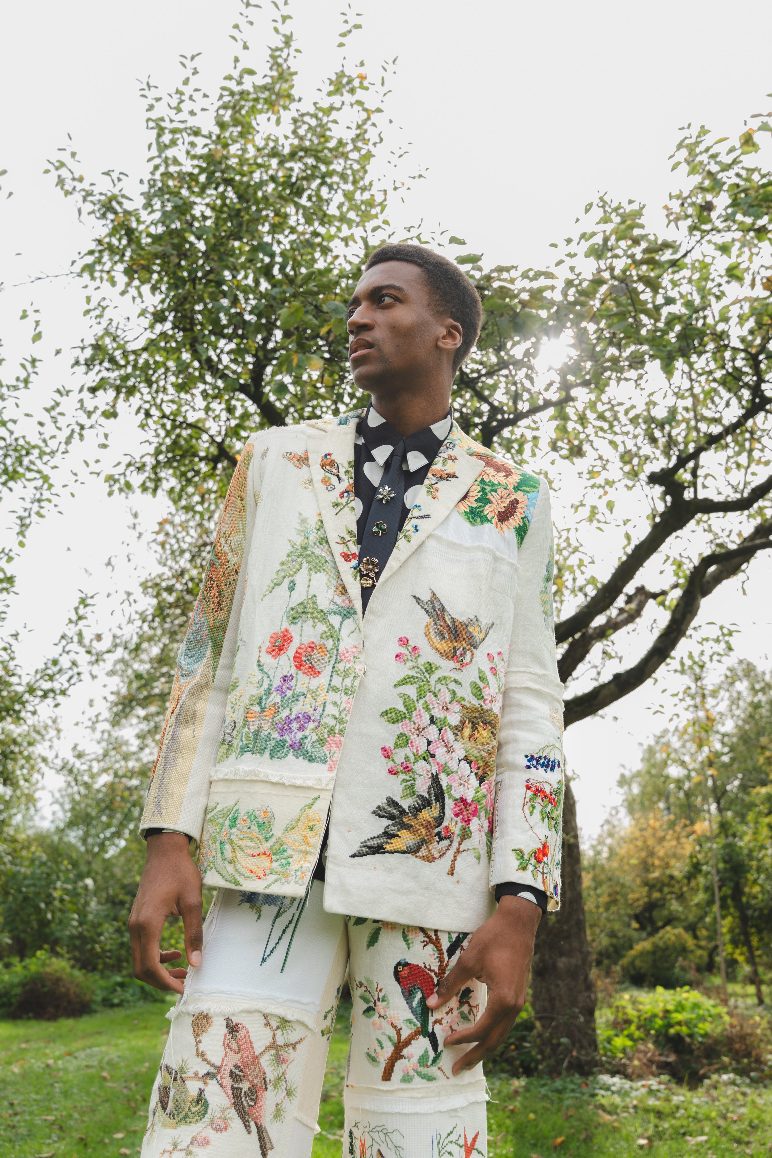 SUIT & FLOWERS