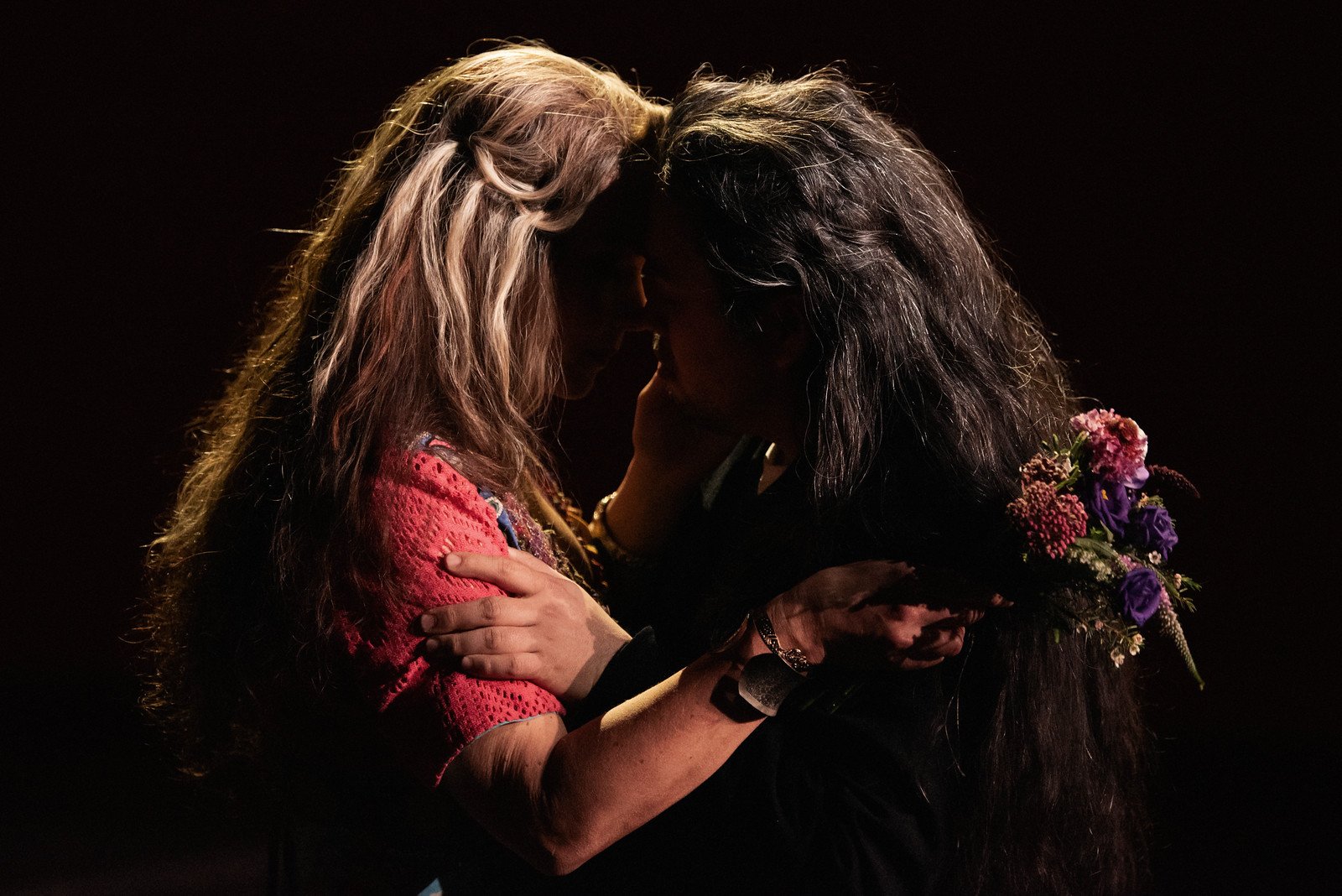 Elīna Garanča as Dalila and SeokJong Baek as Samson in rehearsal for Samson et Dalila, The Royal Opera ©Camilla Greenwell, 2022