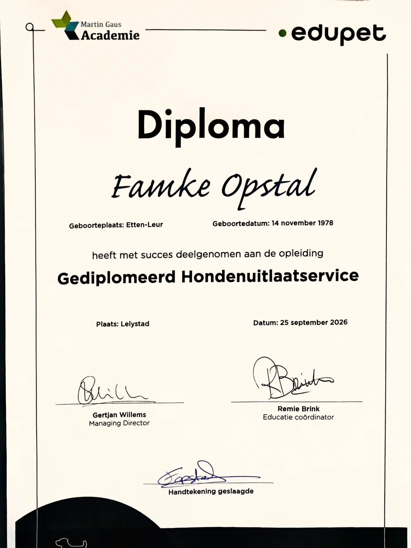 Diploma binnen!
Op naar heel veel gecertificeerde wandeluurtjes! 🐕🐕🐕