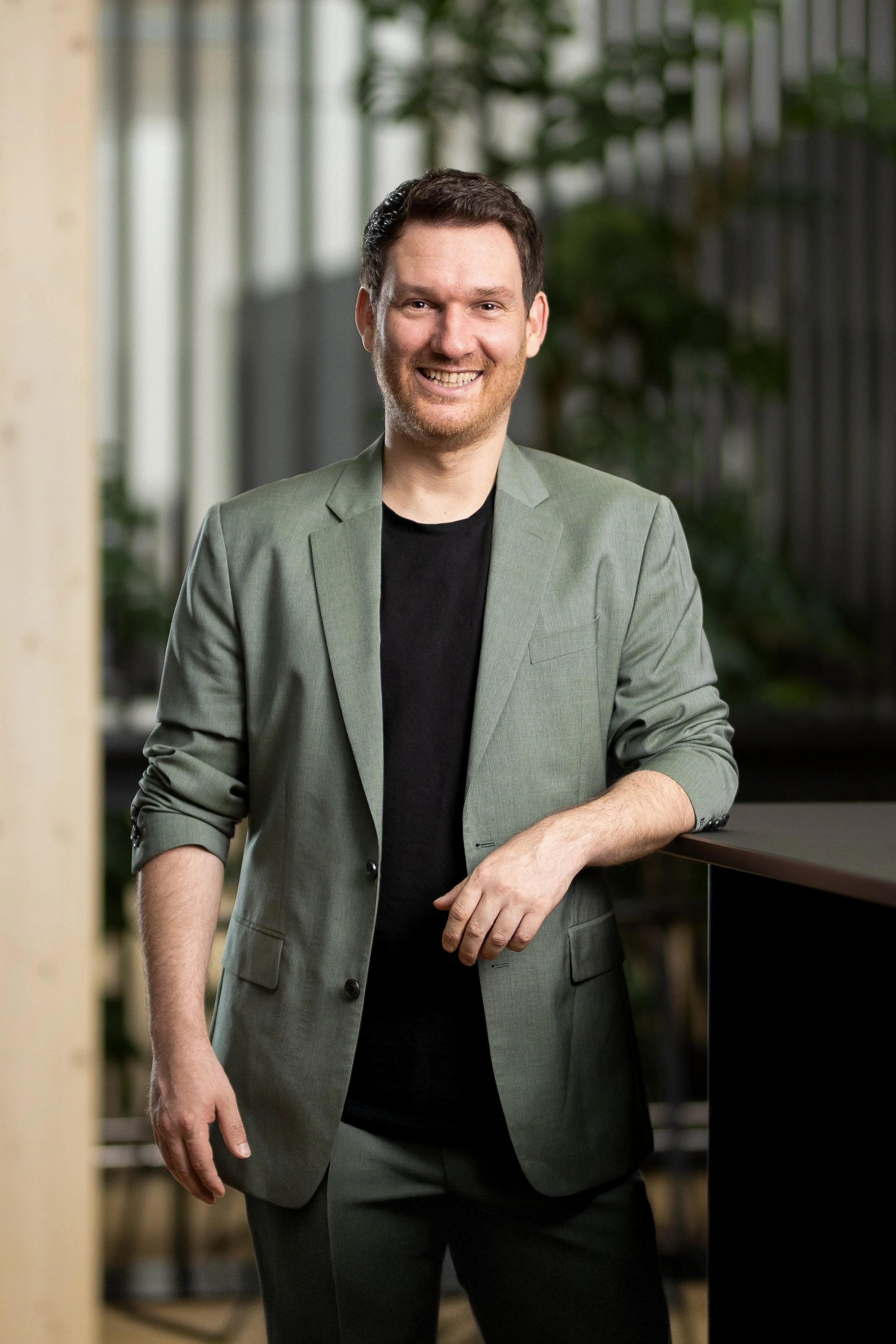 Business Bewerbungsbild mit Pflanzen