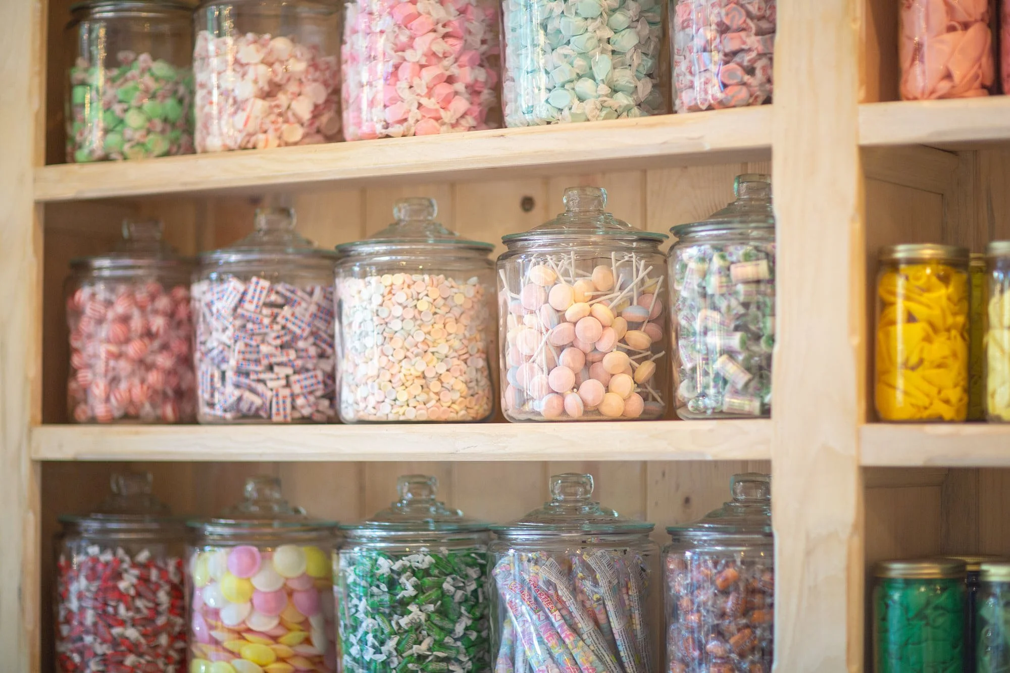poppie-madrona-candy-shop-seattle-old-fashioned-sweets-in-jars.jpg