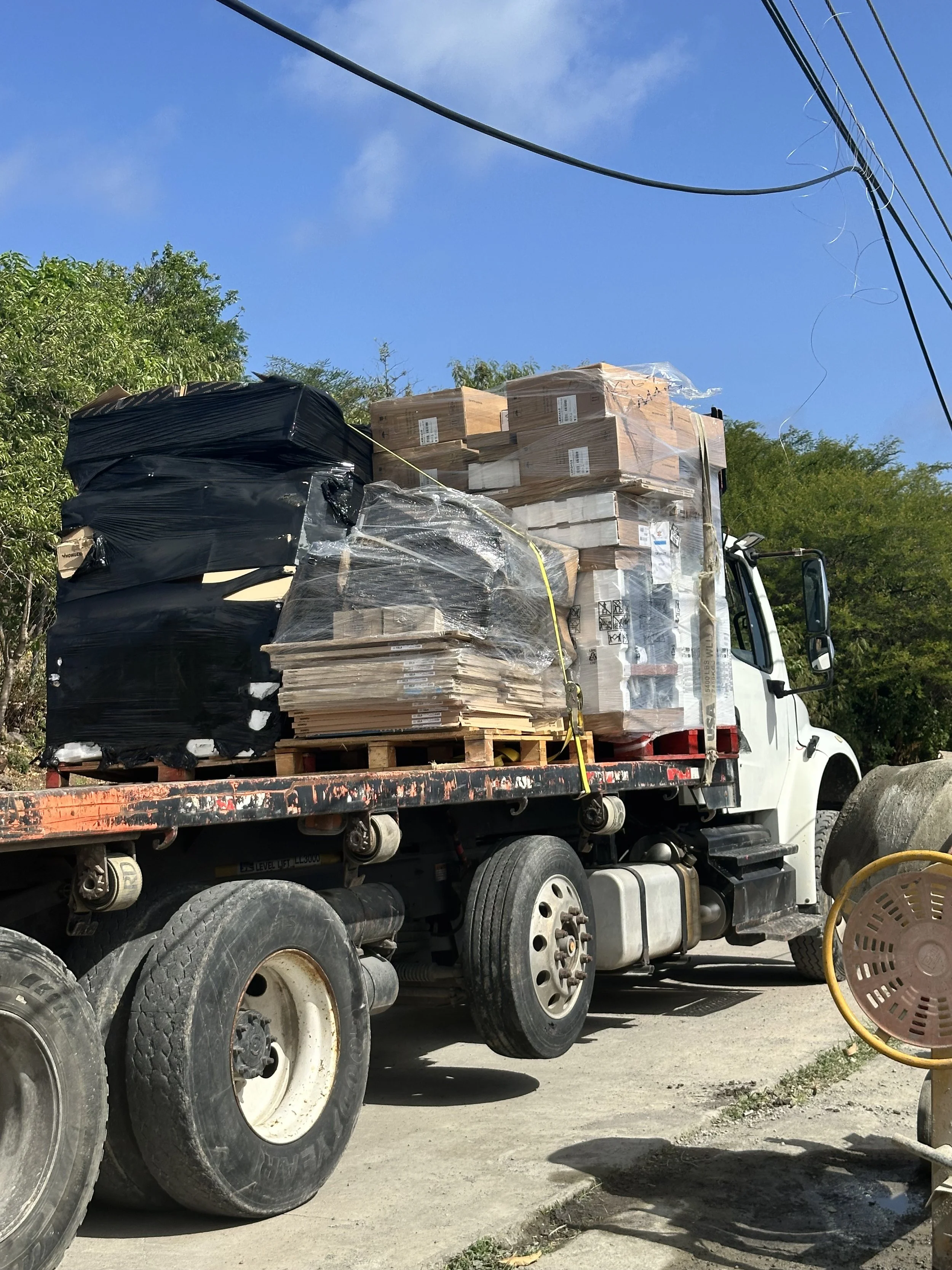 The kitchens arrive from the UK