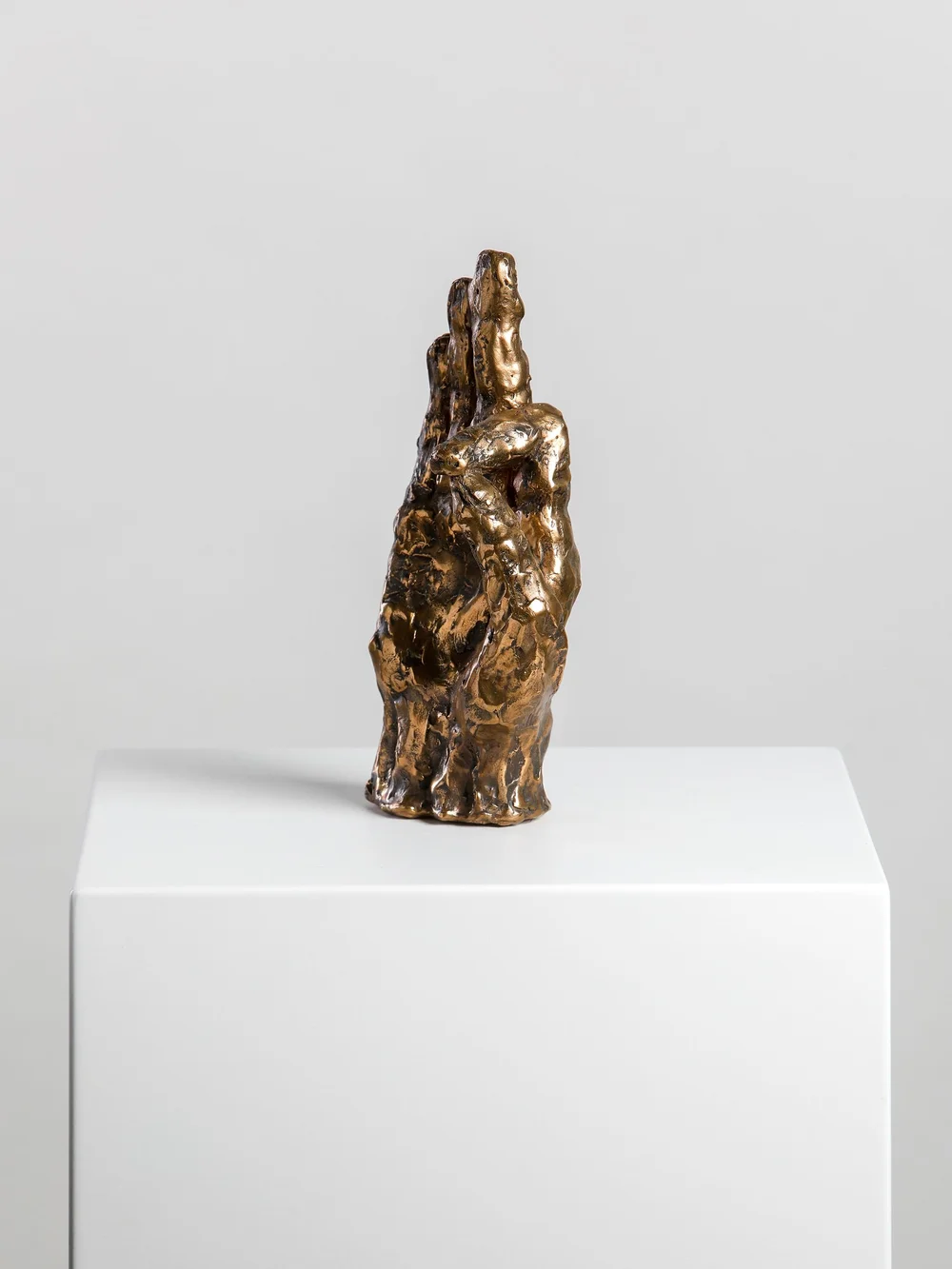 Vuoi Una Mano?, scultura in bronzo