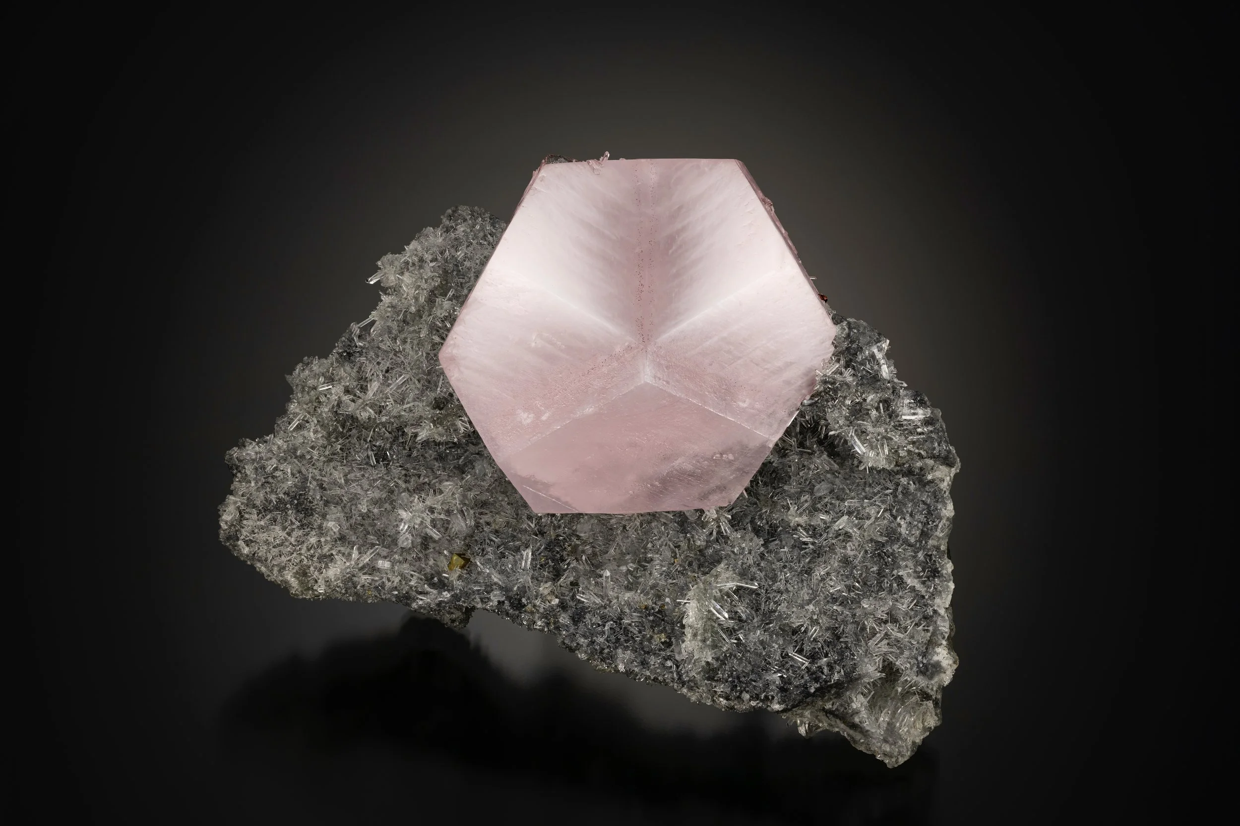 Manganoan Calcite 12 cm  
Manaoshan Mine, Dong Po Ore Field, China