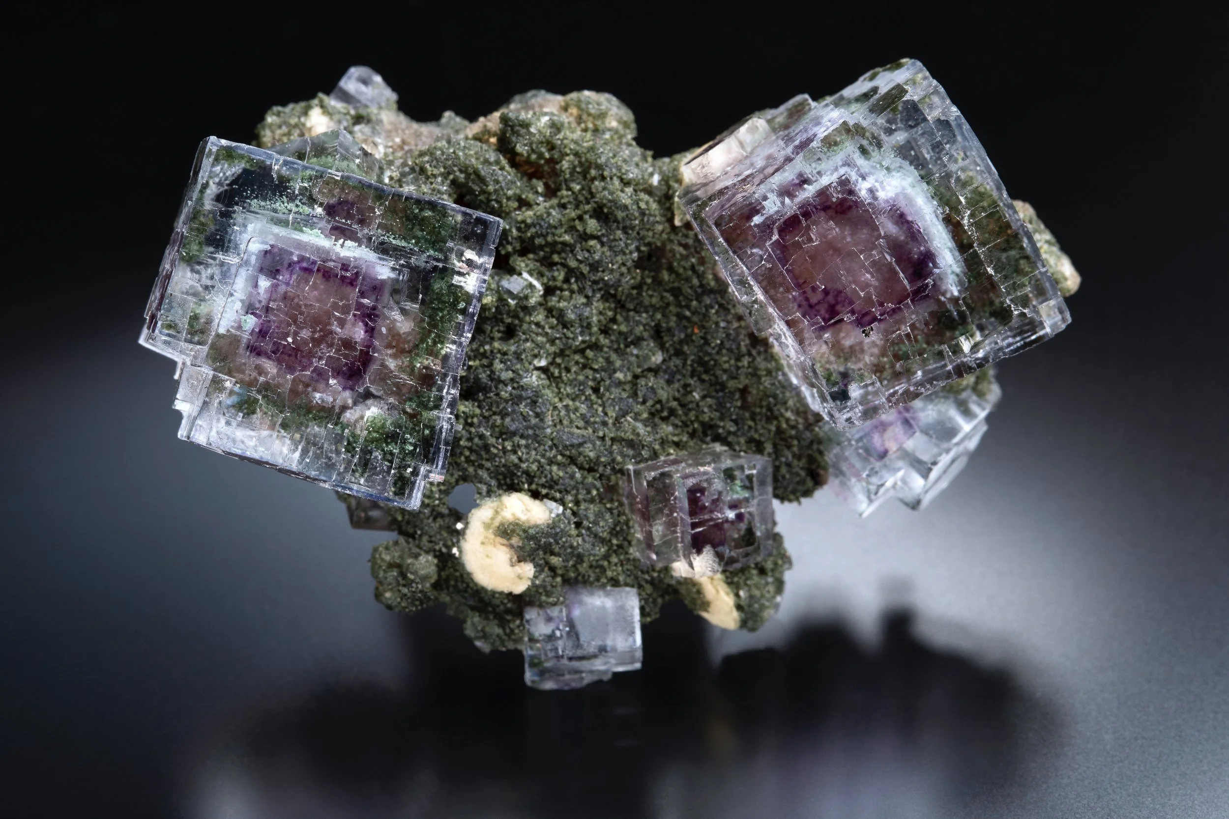 Fluorite 6 cm  
Yaogangxian Mine, Hunan, China 