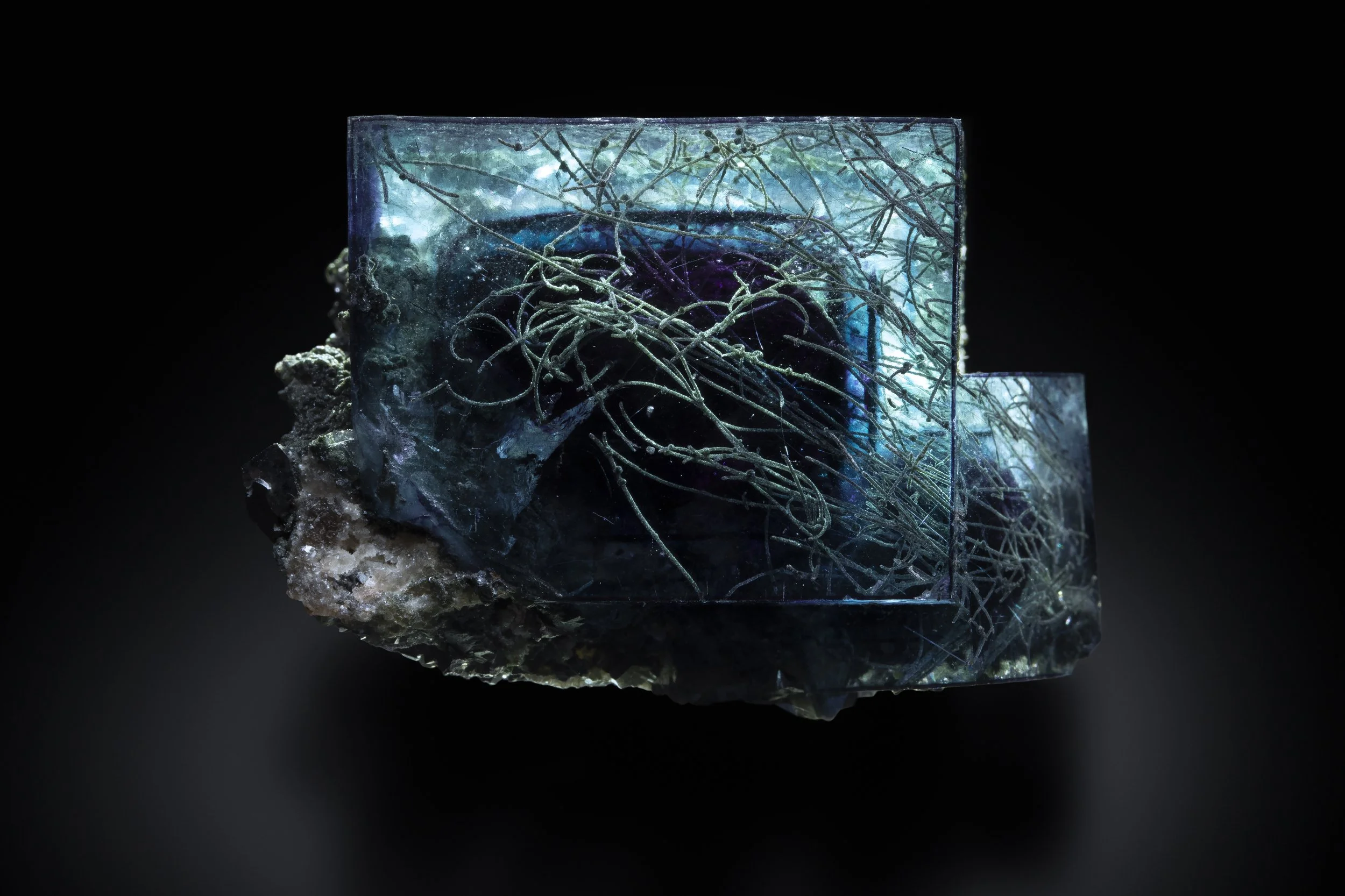 Fluorite 6 cm  
Yaogangxian Mine, Hunan, China 